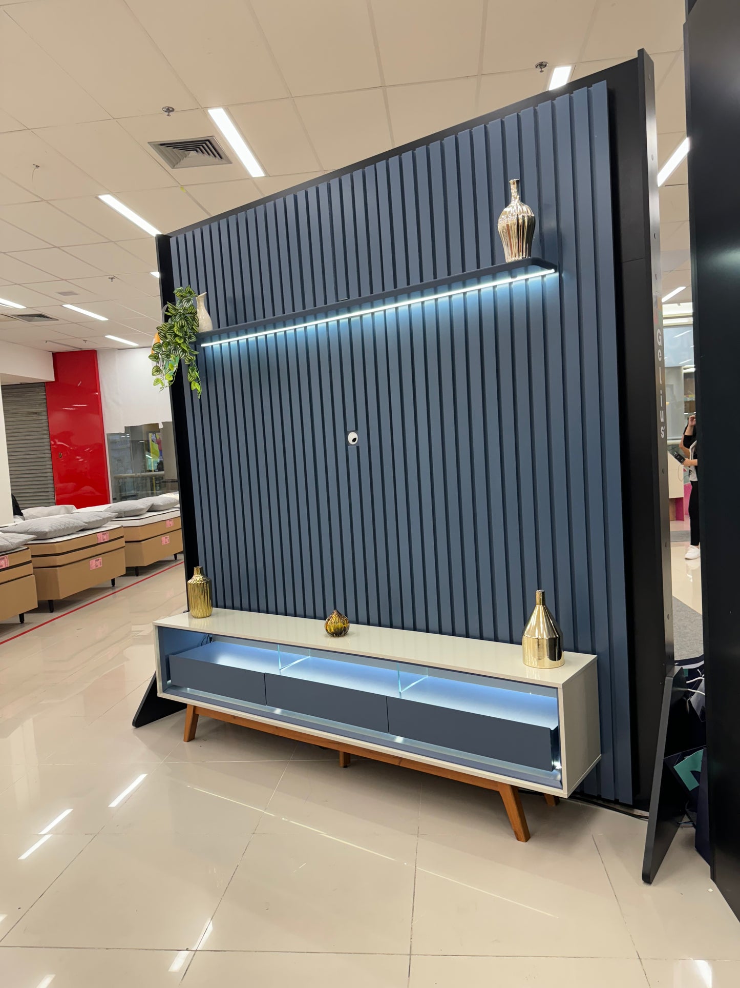 Conjunto Painel Nobre 230 Azul Royal e Rack Requinte 212 Pes Vidro Off White Azul Royal Gelius - Móveis furniture