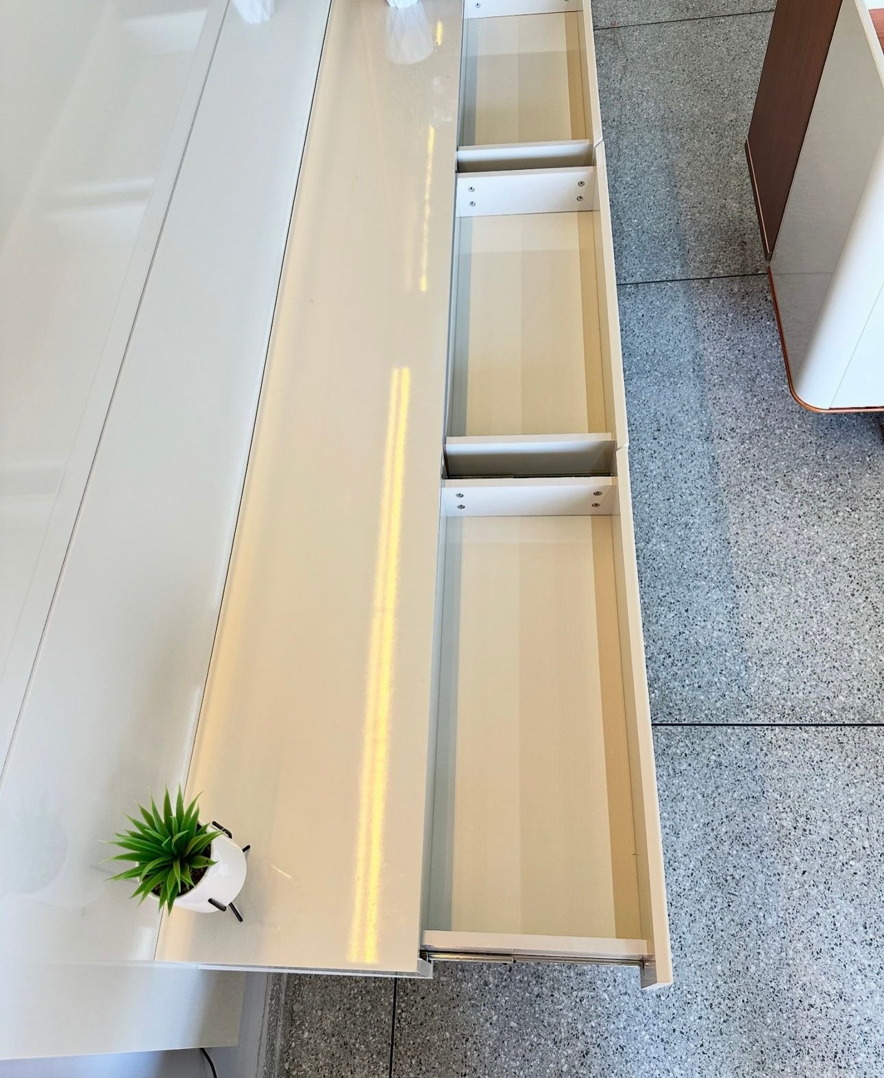 Home até 85″ Royal 220 Off White – GELIUS - Móveis furniture