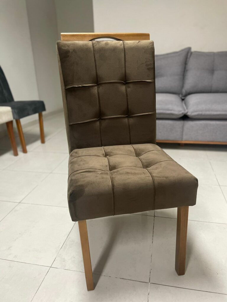 Mesa Recife 120 Cinamono Laminado com 4 Cadeiras Sophia Veludo Marrom – CEL MÓVEIS + WM DECOR