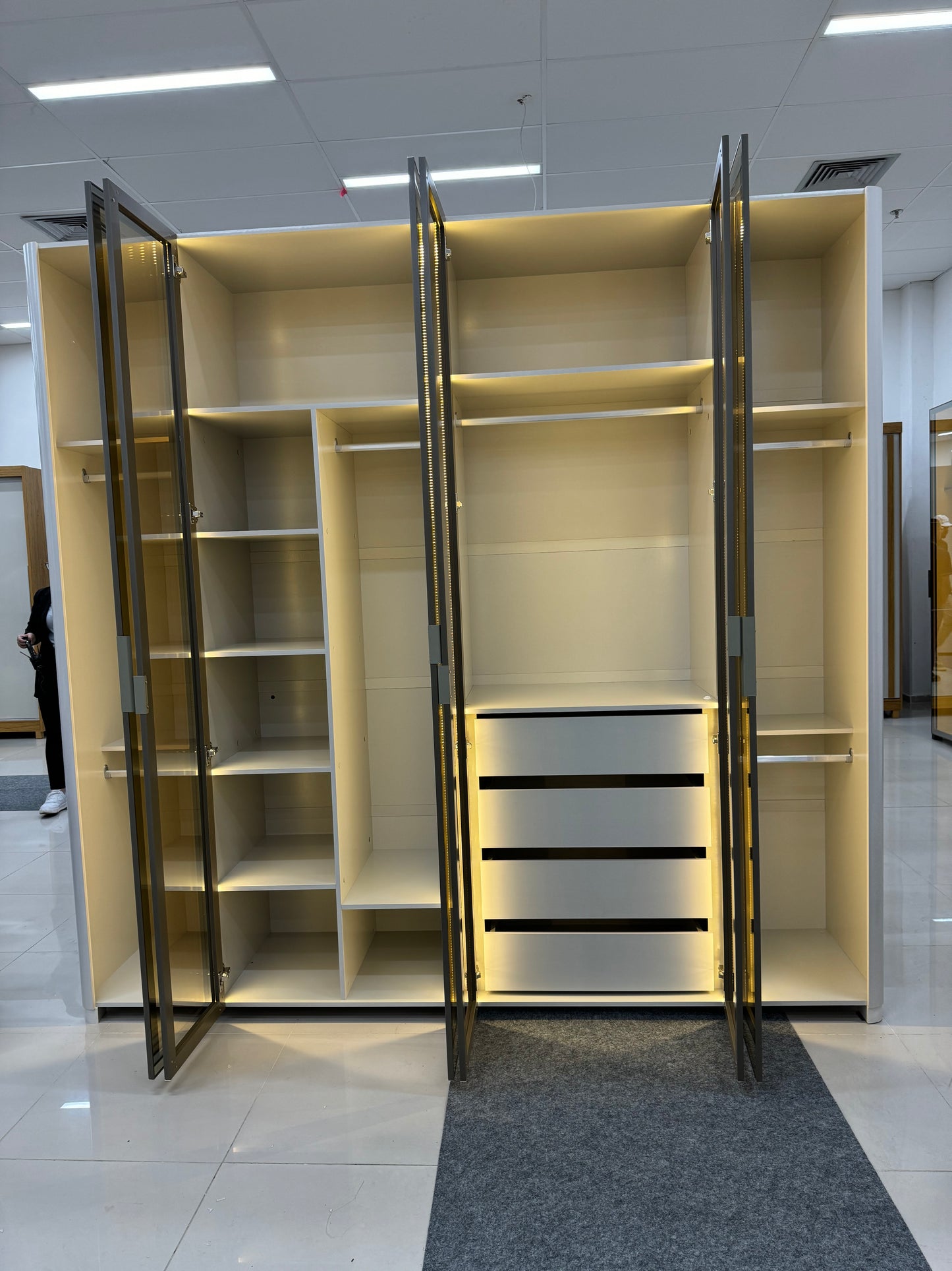 Roupeiro Innova 6 Portas de Vidro Reflecta com LED e Pes Off White Gelius - Móveis furniture