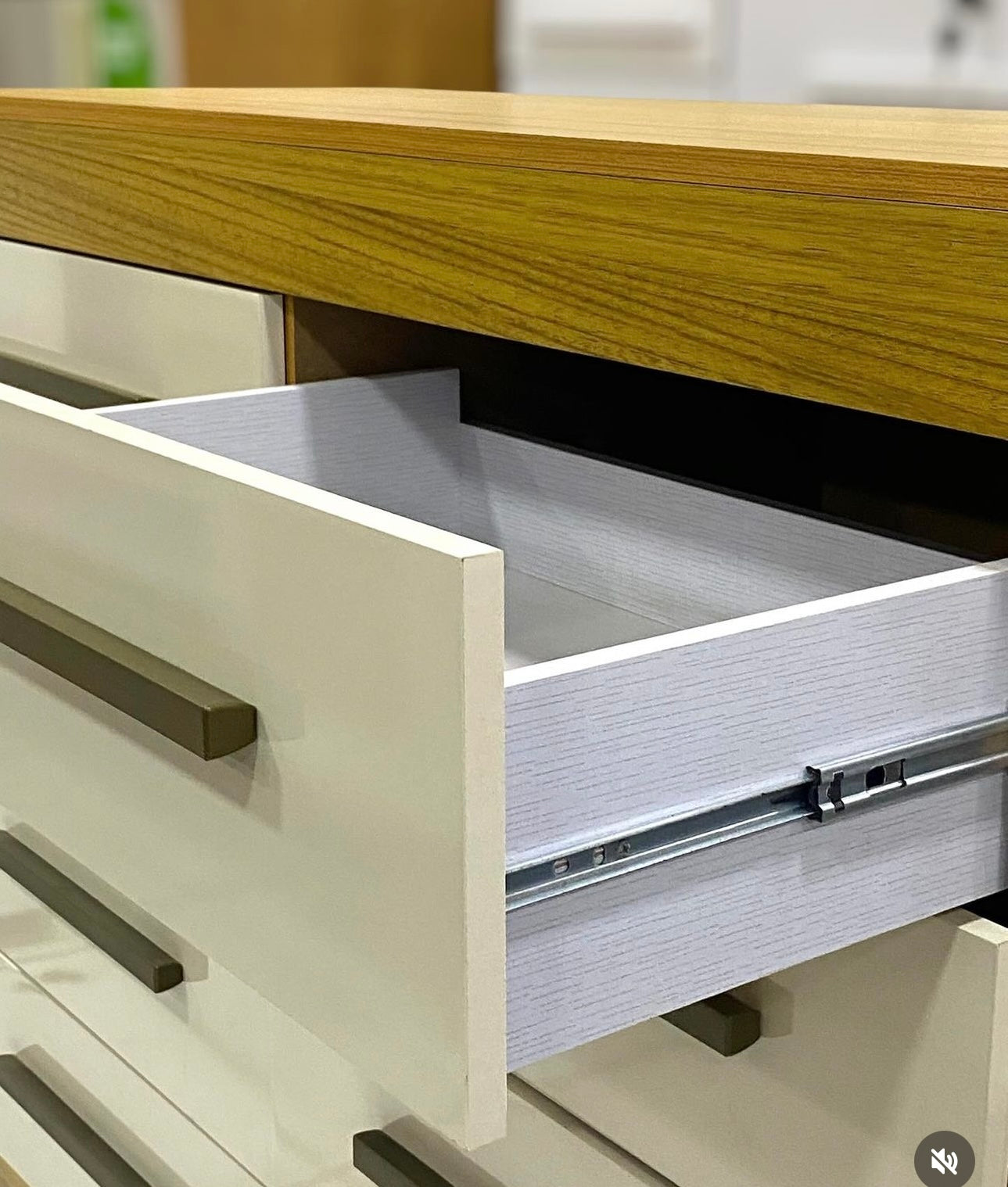 Cômoda Nalu 8 Gavetas cinamomo off