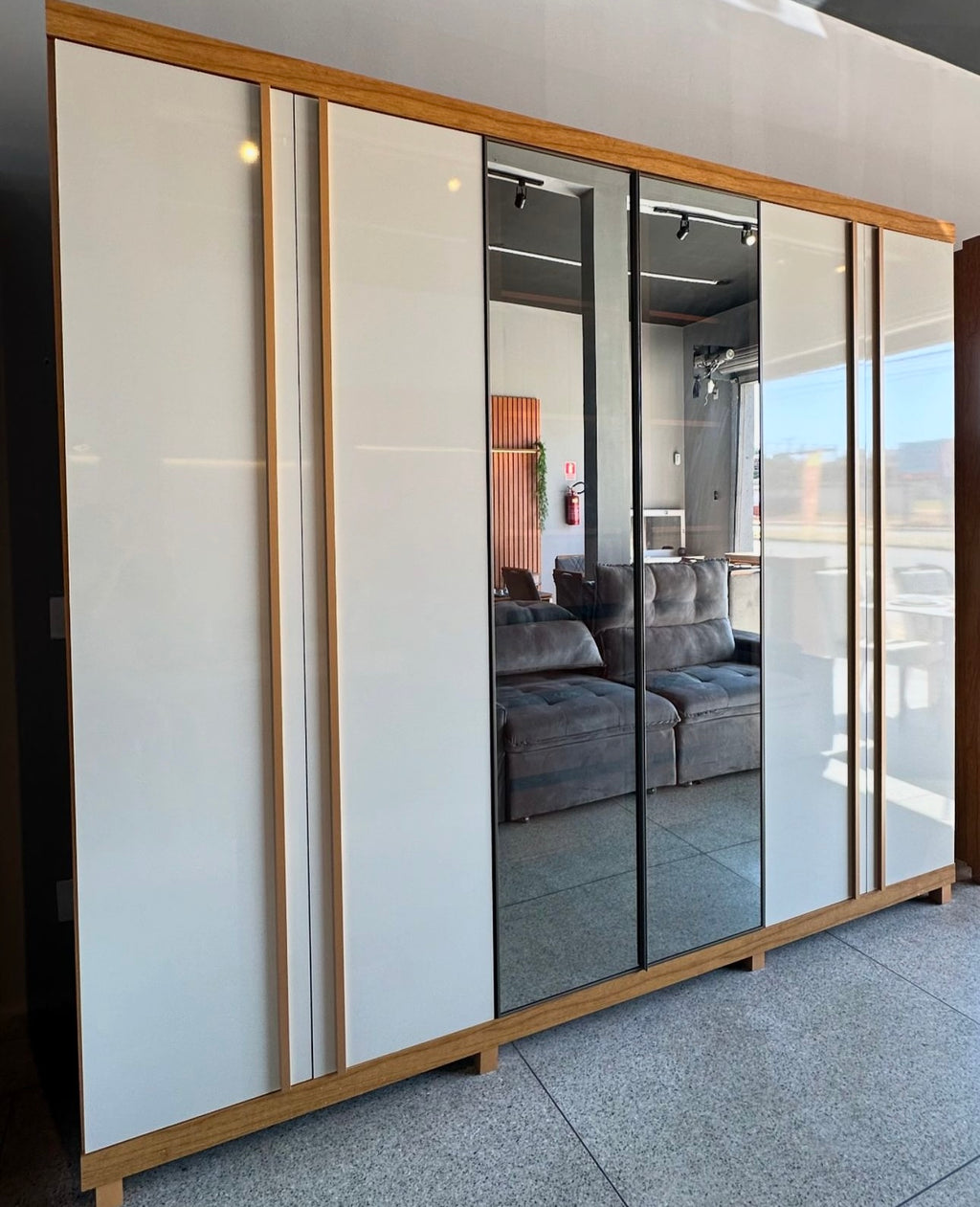 Roupeiro Absolut New Reflecta 6P c LED Pes Ntl.Off Gelius - Móveis furniture