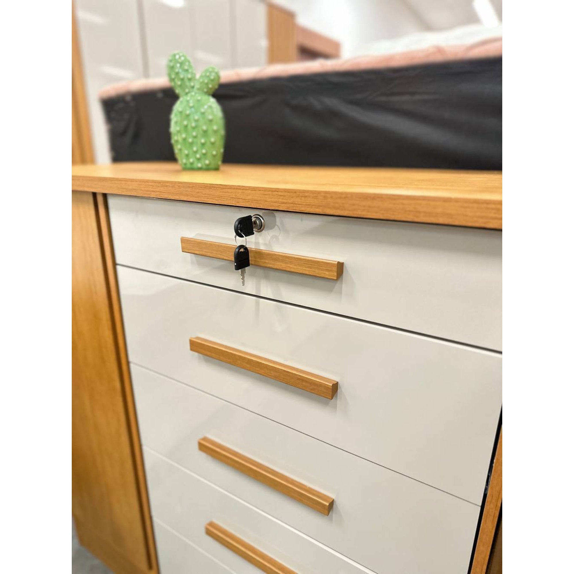 Cômoda Fortuna 2 Portas 5 Gavetas Tcil Móveis - Cinamomo/off White - Móveis furniture