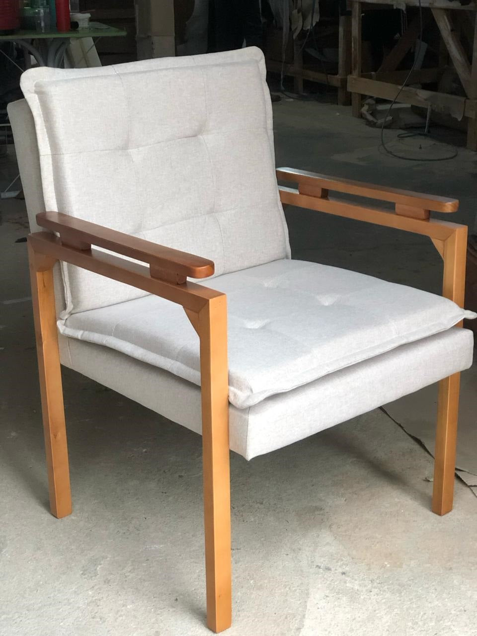 Poltrona Belíssima Linho Bege – JOSEBE DECOR