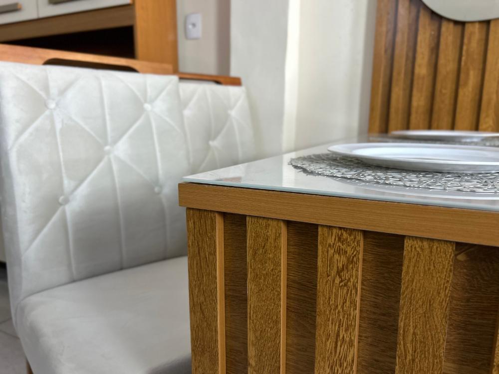 Mesa de Jantar + Painel Ripado Cancun 120×90 Com Vidro c/ 4 Cadeiras Lisboa