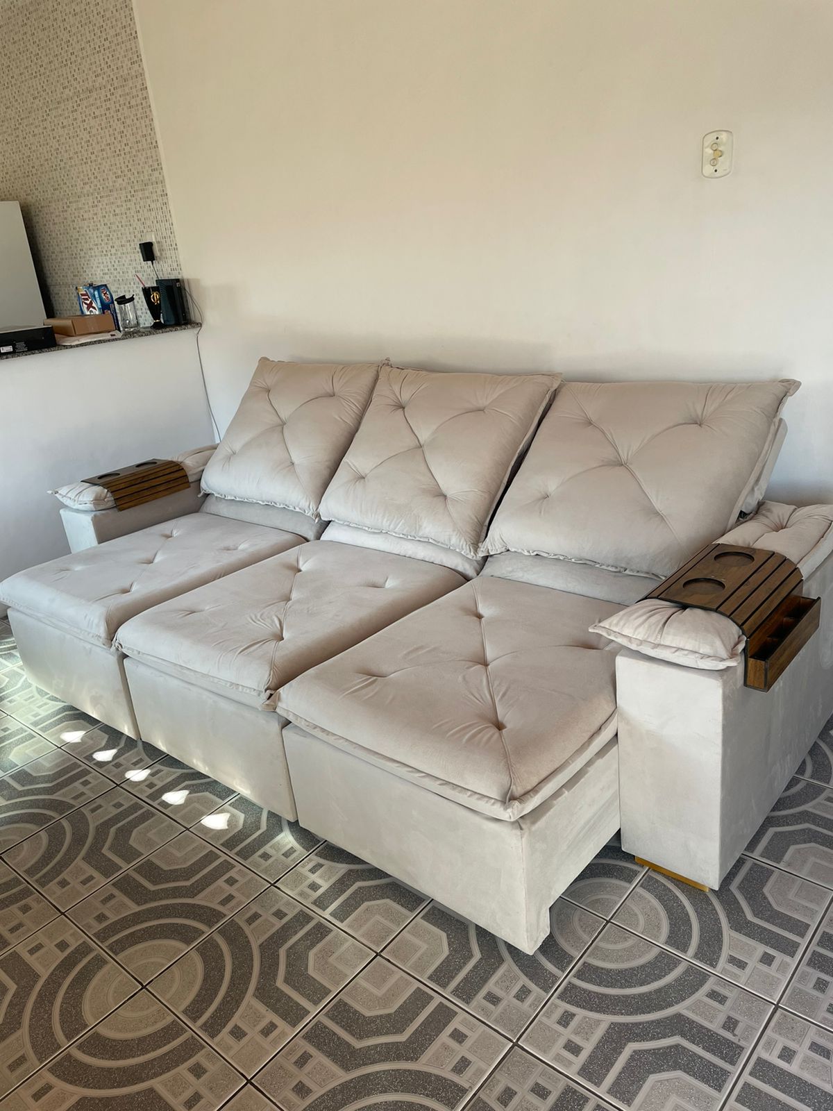 Sofá Retrátil Reclinável 2.70m Roma Veludo BEJE 21 - D28 Soft - Móveis furniture