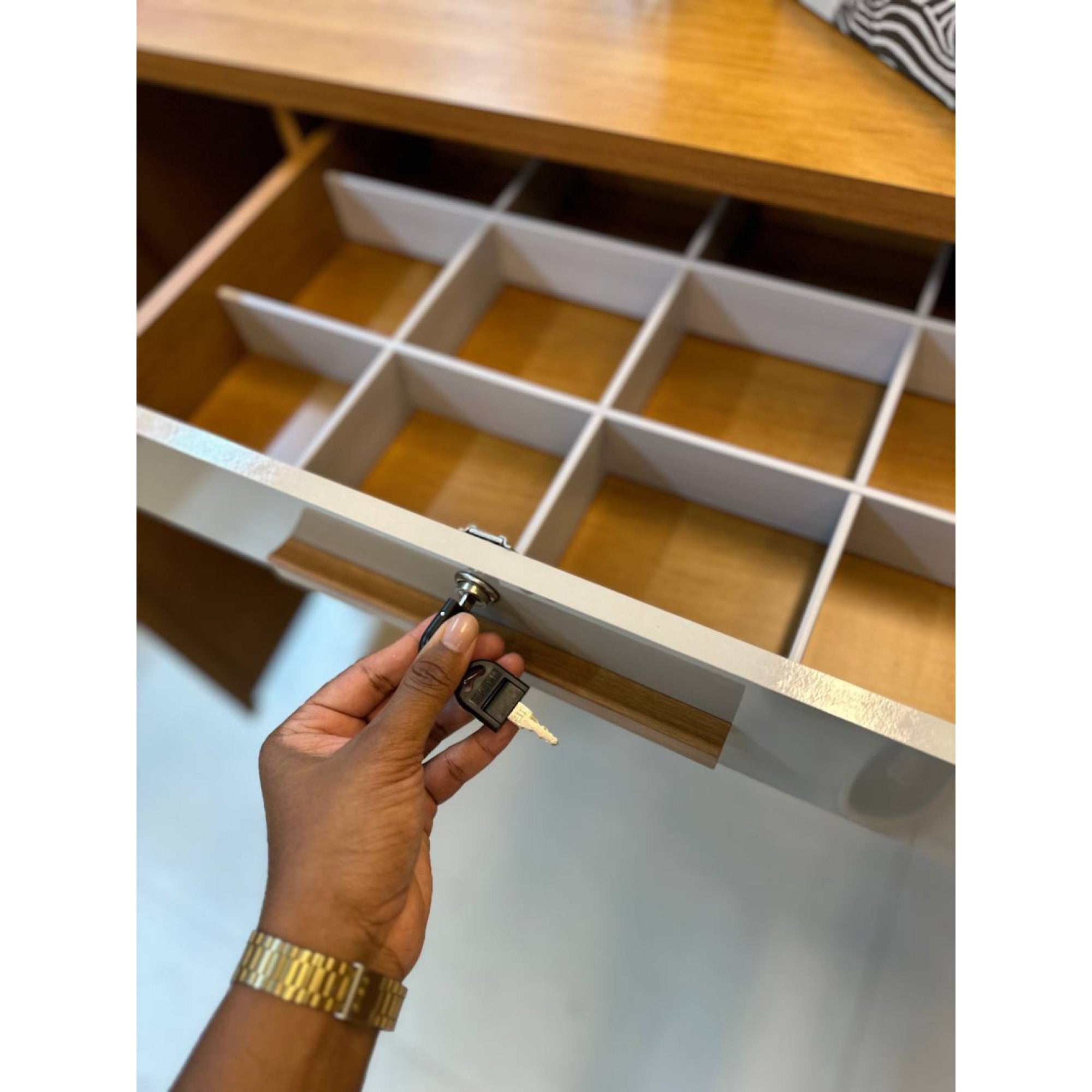 Cômoda Fortuna 2 Portas 5 Gavetas Tcil Móveis - Cinamomo/off White - Móveis furniture