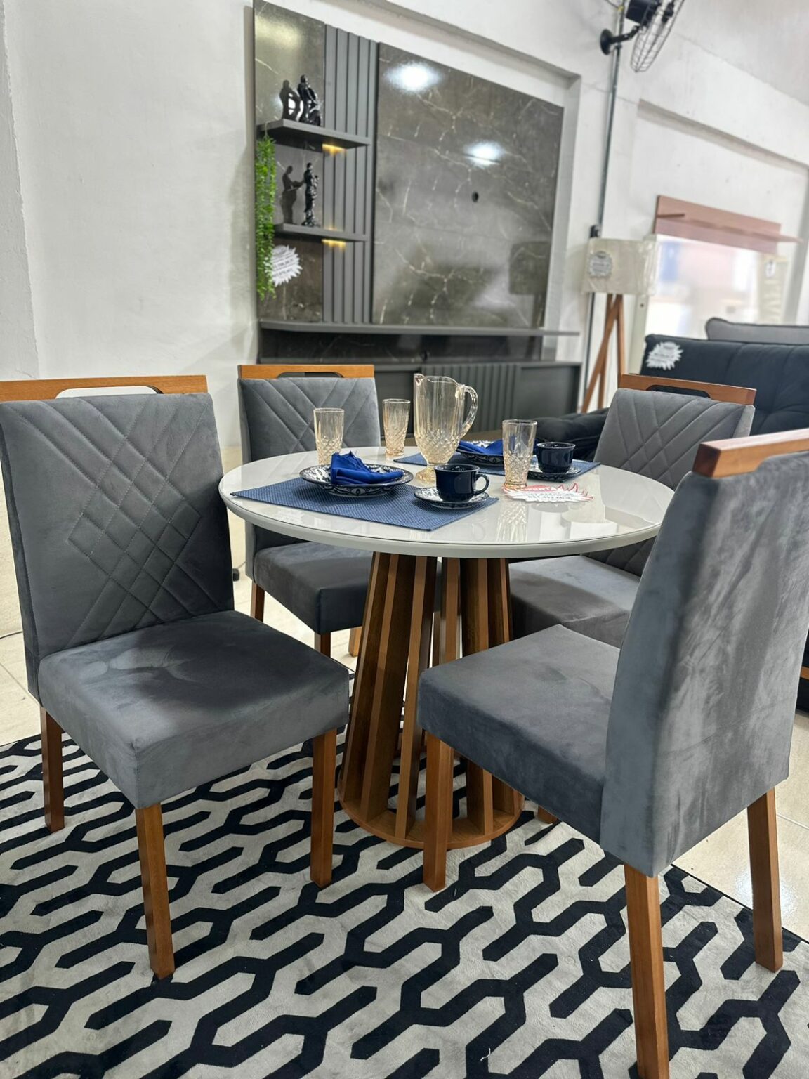 Mesa Redonda Berlim 100 Cinamono/Off White com 4 Cadeiras (VERIFICAR MODELO E COR DISPONIVEL) - Móveis furniture