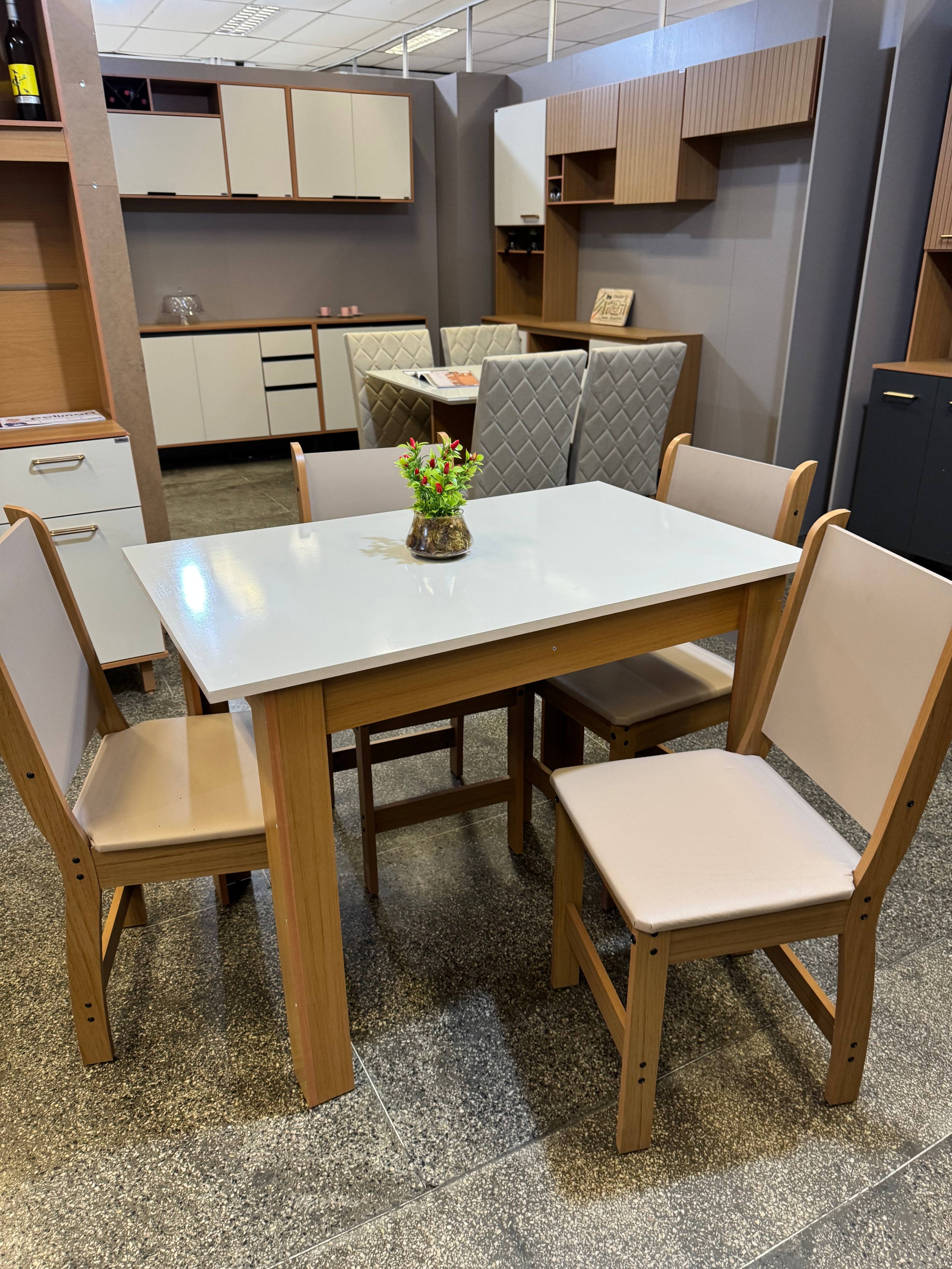 Mesa de Jantar Bellagio 108x68 Carvalho Tampo Off 4 Cadeiras Clara Assento Savana Poliman