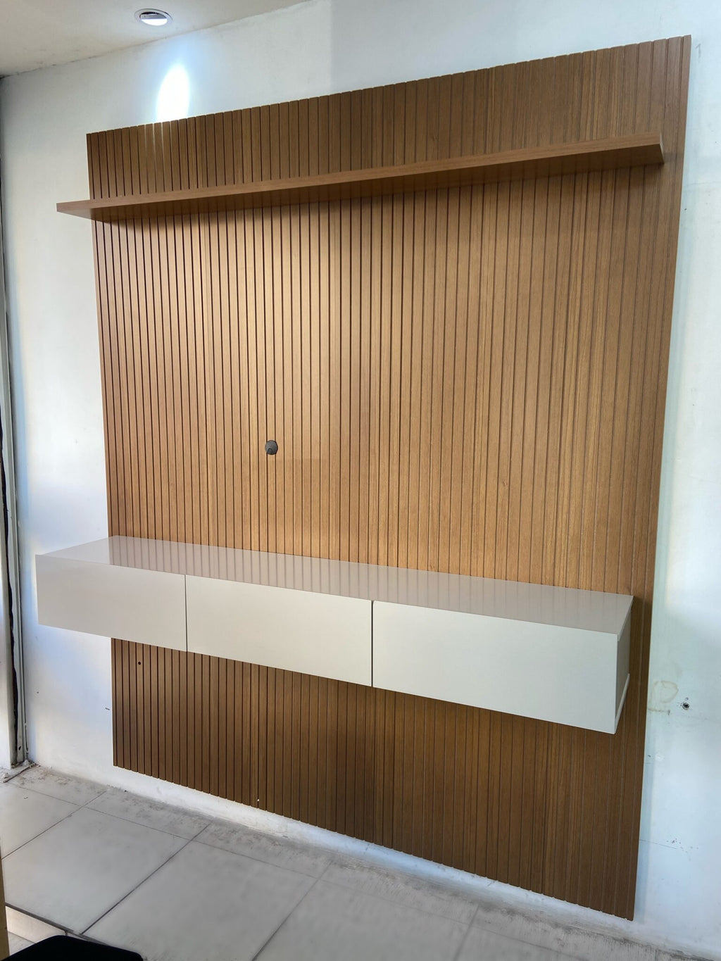 Home Suspenso Frisado Curitiba com Nicho 179 Cm Valdemoveis