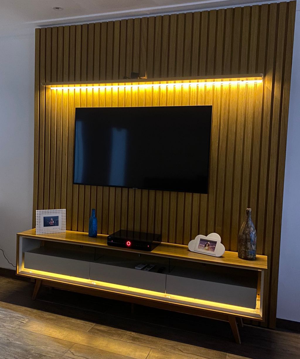 Rack Requinte 172 com LED + Painel Nobre Ripado - Móveis furniture