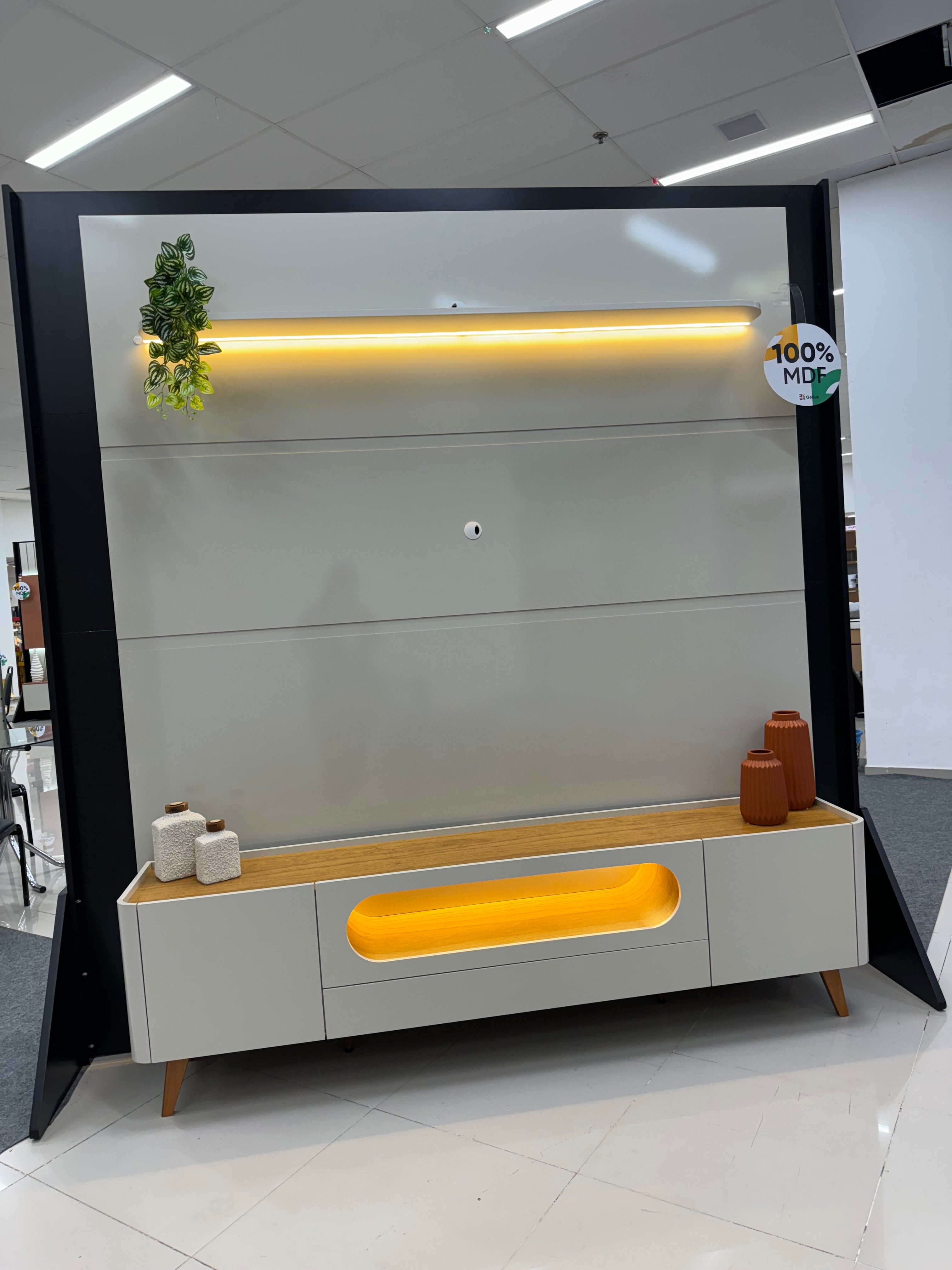 Painel até 85″ Royal 220 Off White + Rack Nobre 210 Off White/Naturale – GELIUS - Móveis furniture