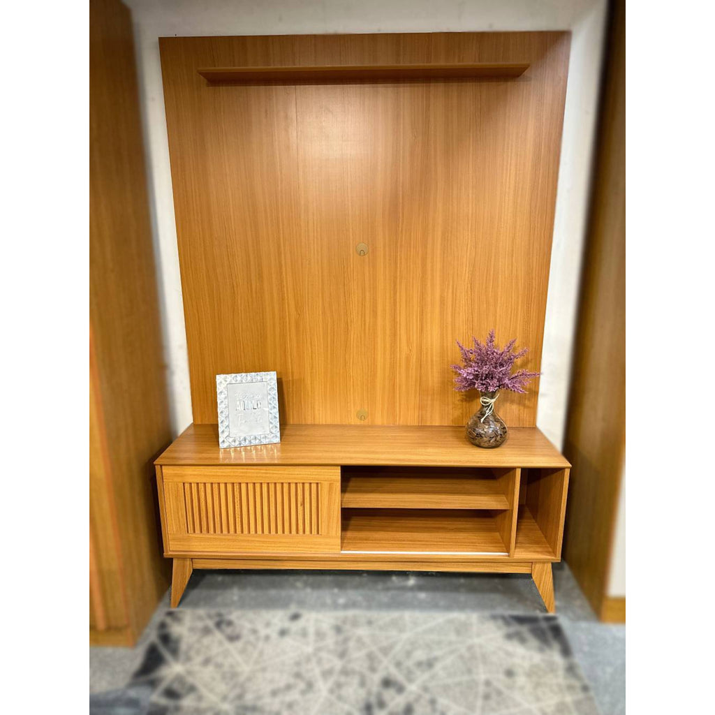 Rack Aruba Ripado Com Painel Avant 1.40 para Tvs até 55″ – Cedro