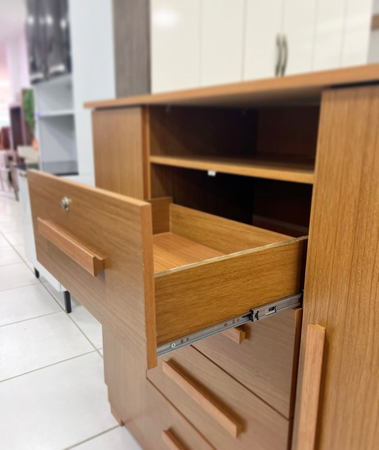 Cômoda Versales 4 Gavetas e 2 Portas Imop Cinamomo - Móveis furniture