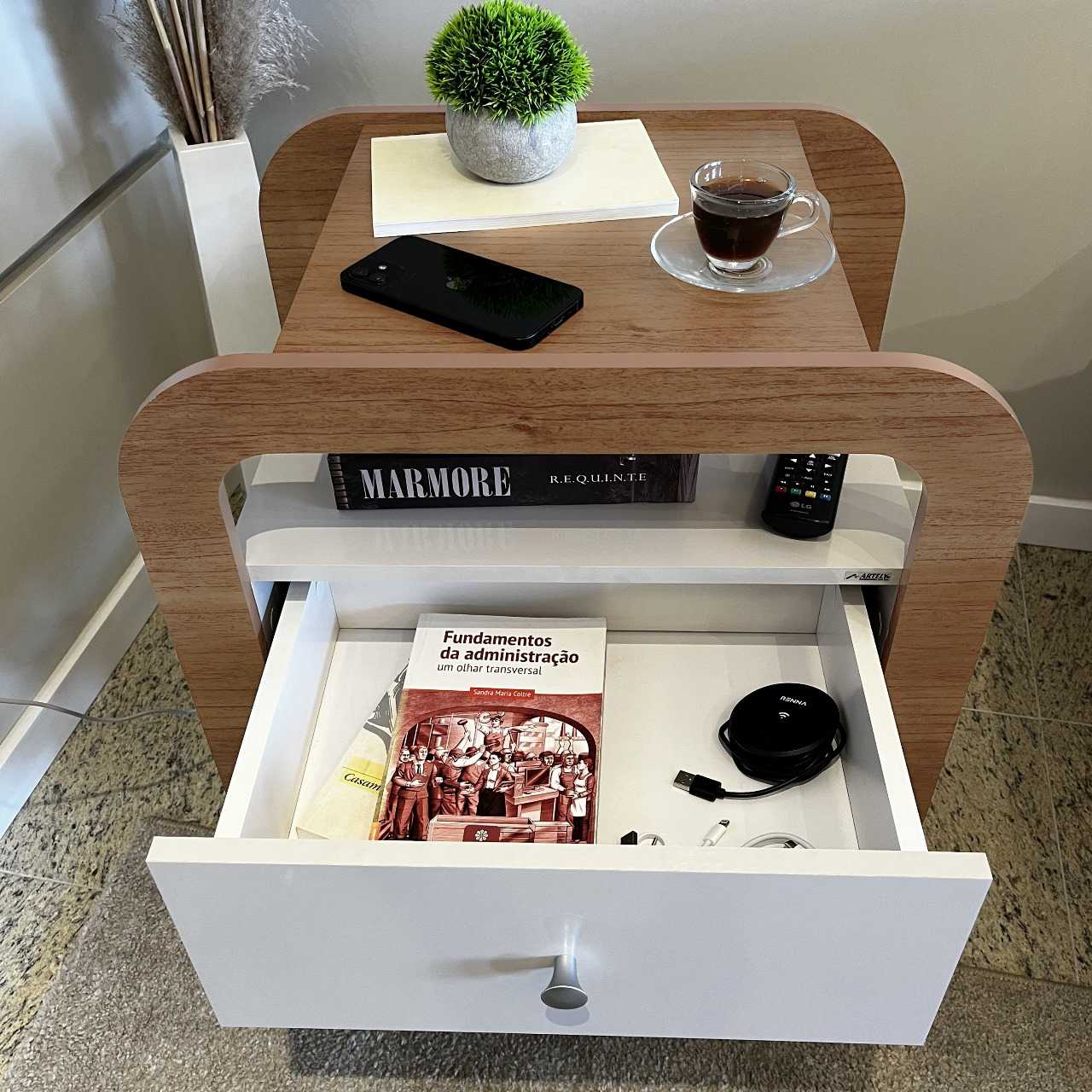 Mesa de Cabeceira Theo Com USB – Cinamomo/Off