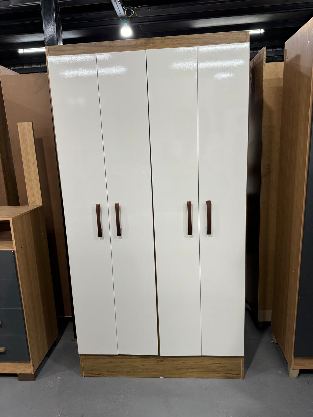 Armário Multiuso 4 Portas 8 Prateleiras Milão Evidência Móveis Nogueira off - Móveis furniture