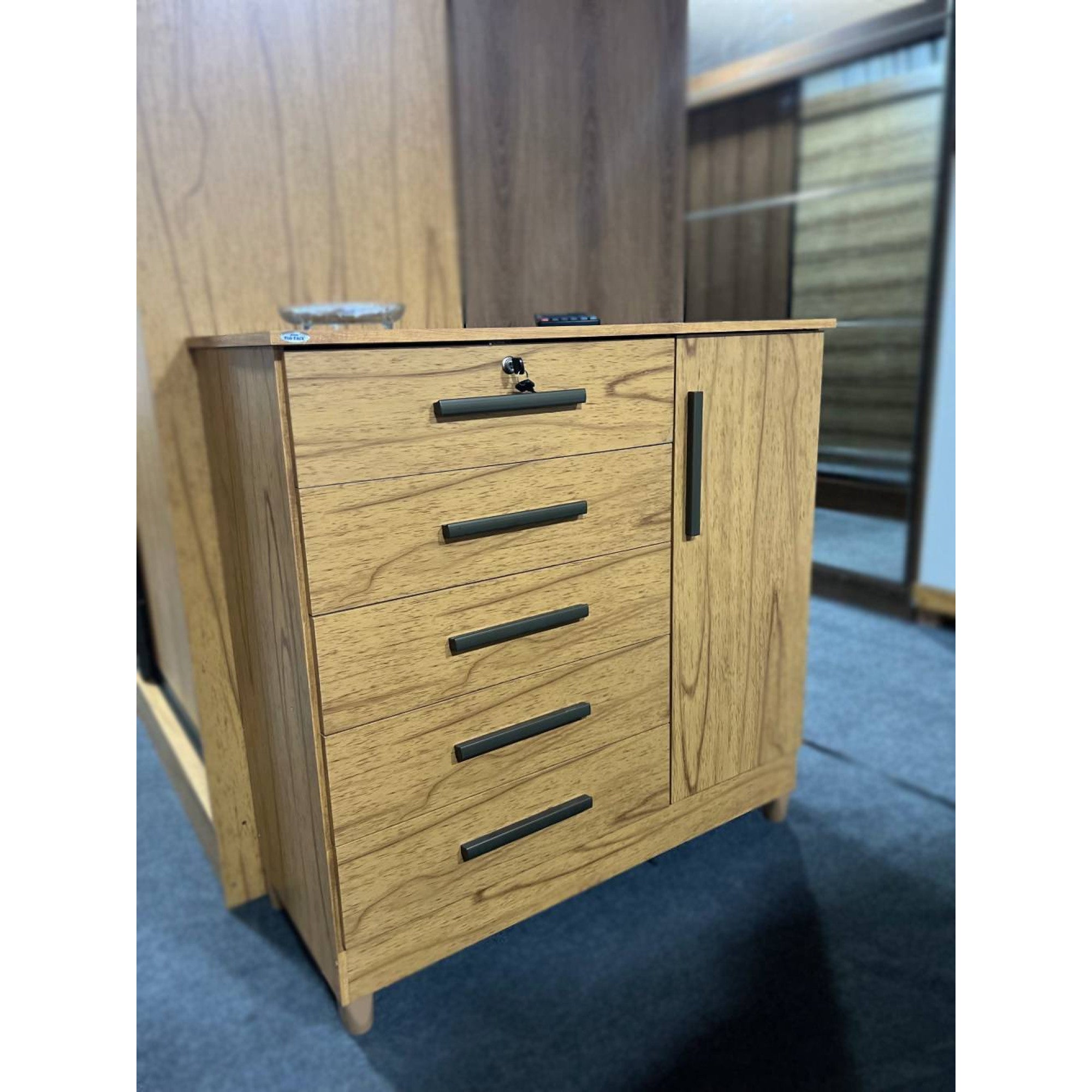 Cômoda Vitória com 5 Gavetas e 1 Porta Cinamomo - Móveis furniture