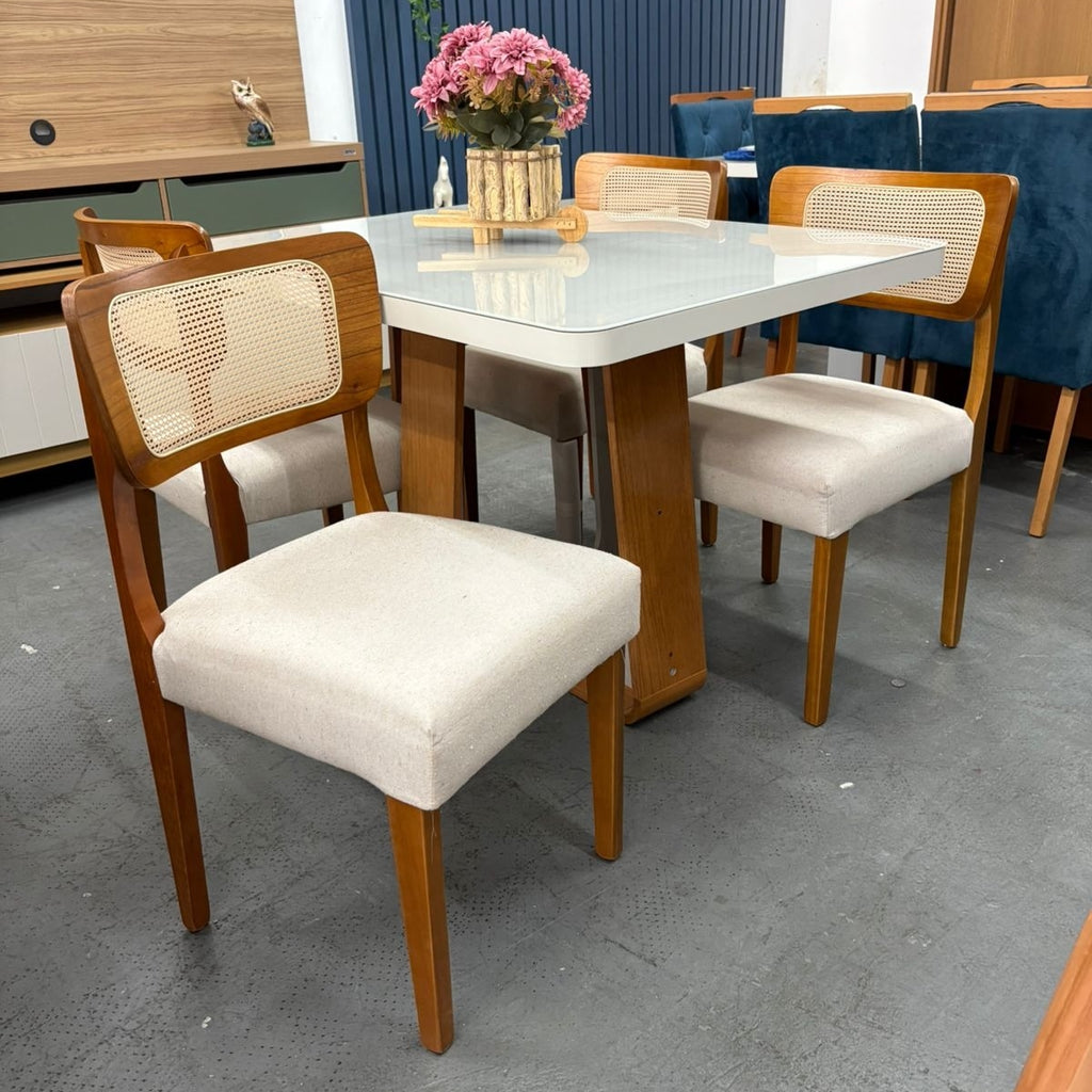 Mesa Sintonia (Tampo Maxi) 120 Amêndoa Clean/Off White com 4 Cadeiras Alasca Linho Bege – LOPAS + HR MOVELARIA