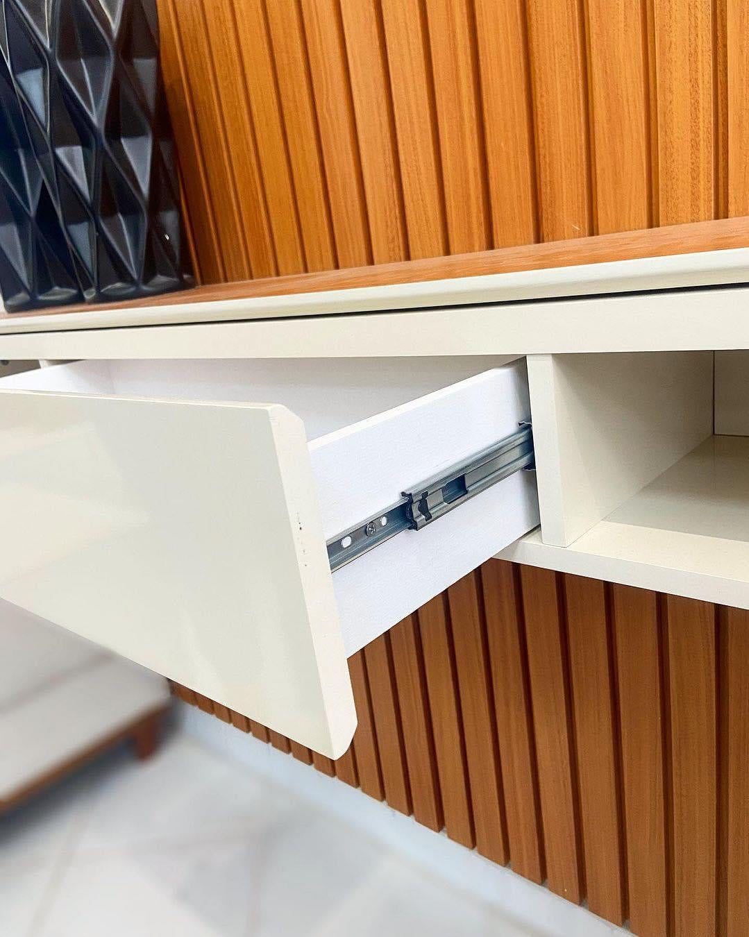 Painel Arbo 1.35 + Nicho Universal 1.35 - Cedro / Off White - Móveis furniture