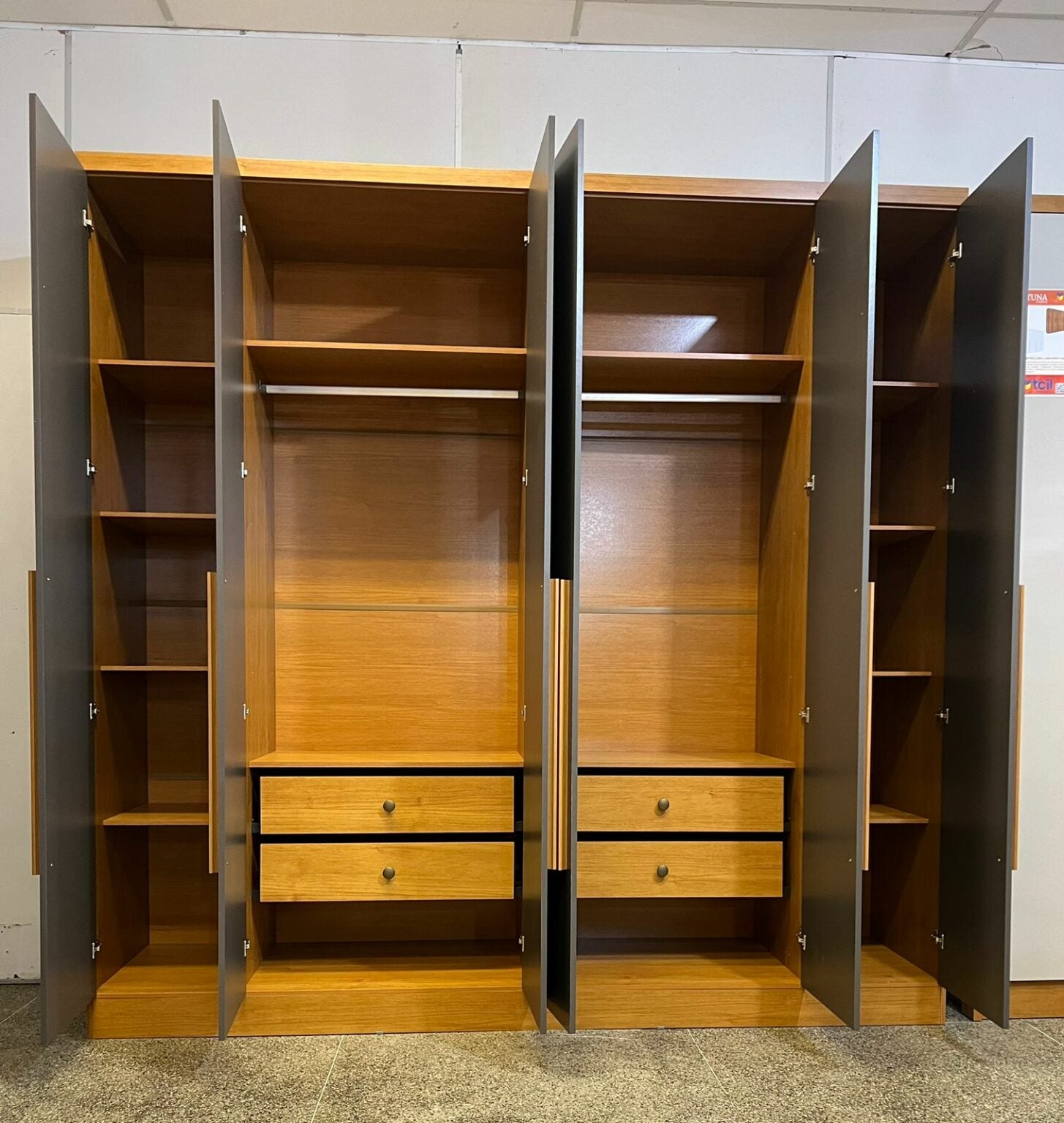 Roupeiro 6 Portas 4 Gavetas Veneza Larg. 2.39m Cinamomo/Grafite Tcil - Móveis furniture