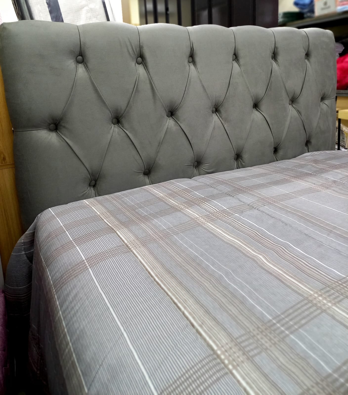 Cabeceira Casal Hera 140 Veludo Suede Cinza