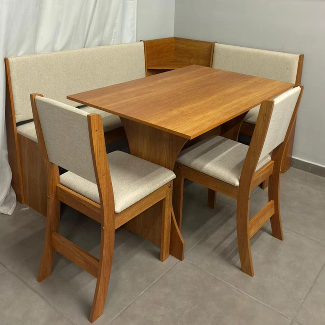 Mesa Canto Alemão Golden Estofado com 2 Cadeiras Tecido Linho Viero