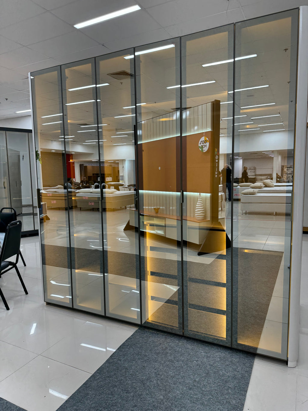 Roupeiro Innova 6 Portas de Vidro Reflecta com LED e Pes Off White Gelius - Móveis furniture