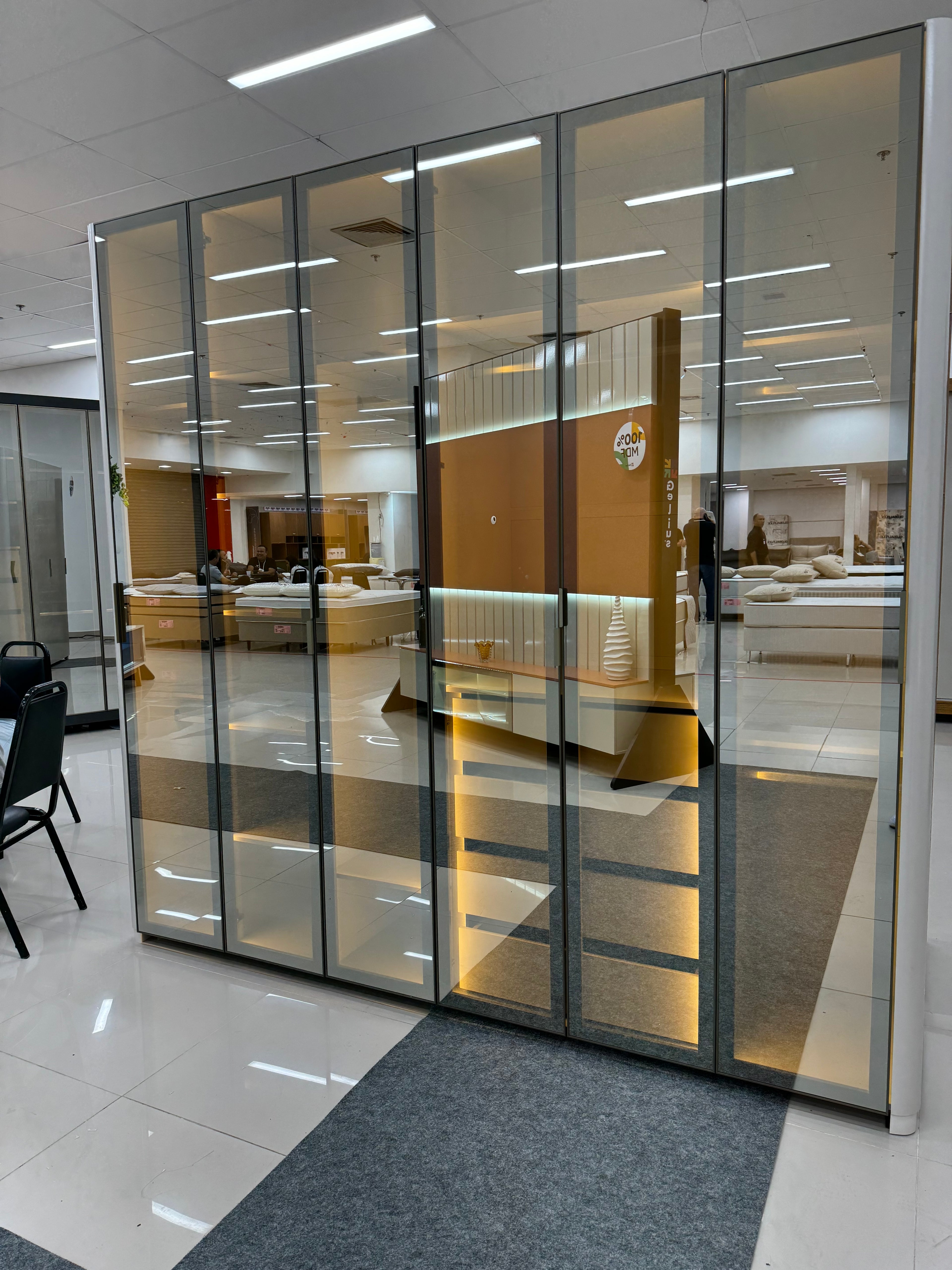 Roupeiro Innova 6 Portas de Vidro Reflecta com LED e Pes Off White Gelius - Móveis furniture