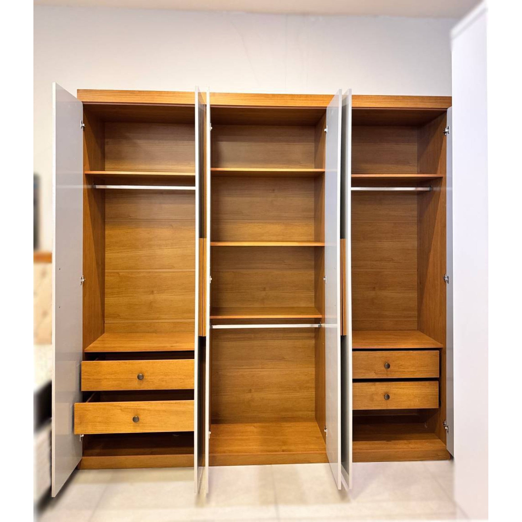 Guarda-Roupa Bariloche 6 portas – Cinamomo/Off White