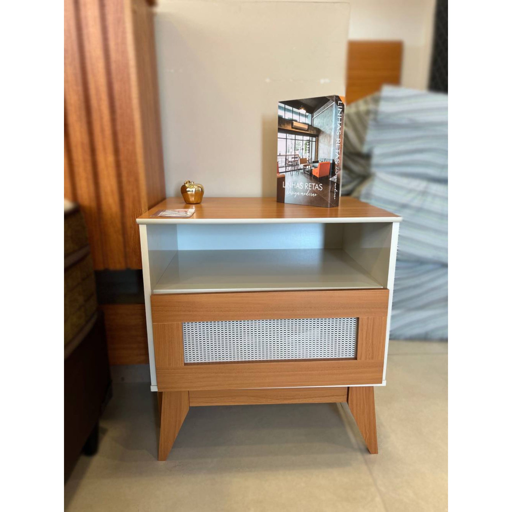 Mesa de Cabeceira City c/ 1 Gaveta - Off White/Cedro - Móveis furniture