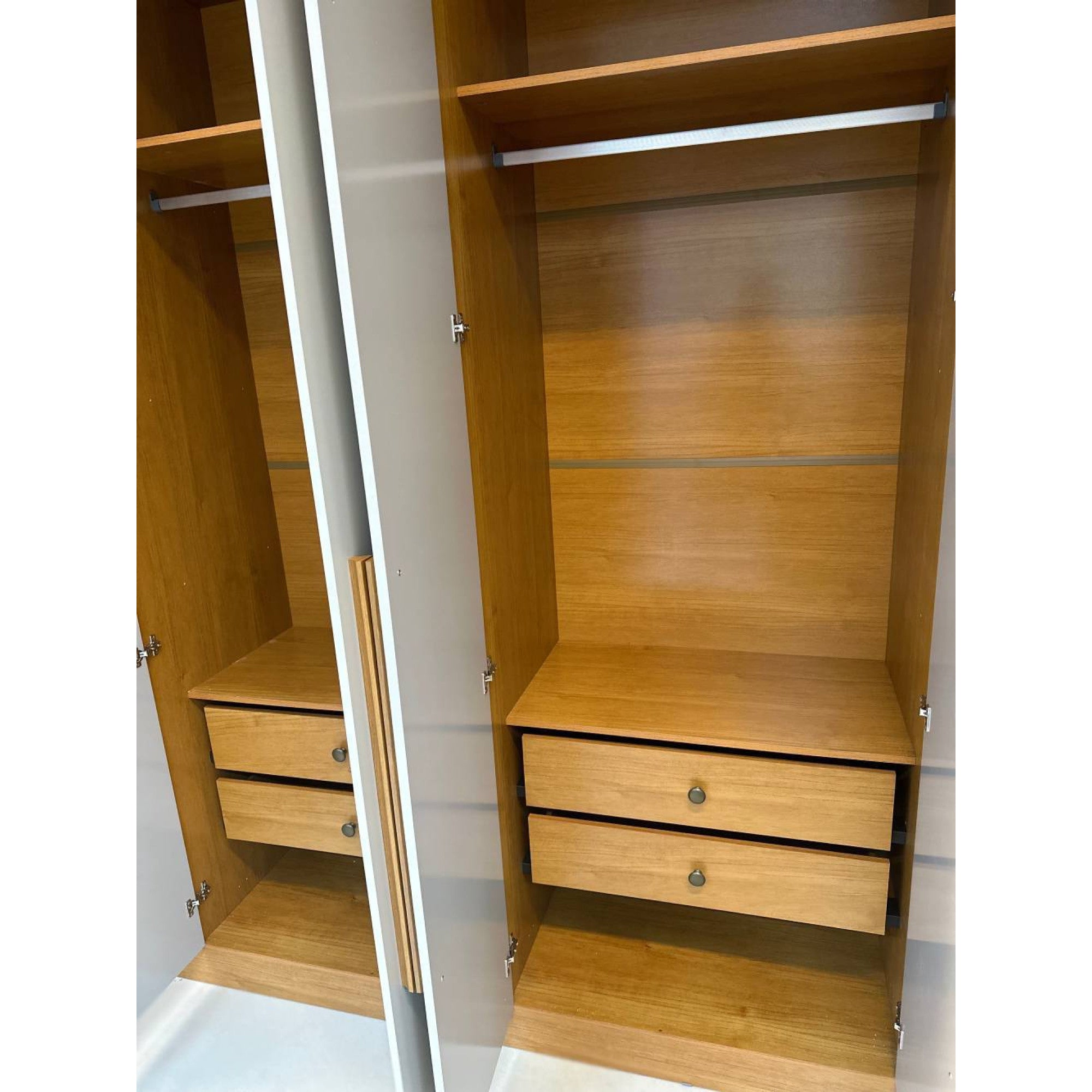 Roupeiro 6 Portas 4 Gavetas Veneza Larg. 2.39m Cinamomo/Off Tcil - Móveis furniture