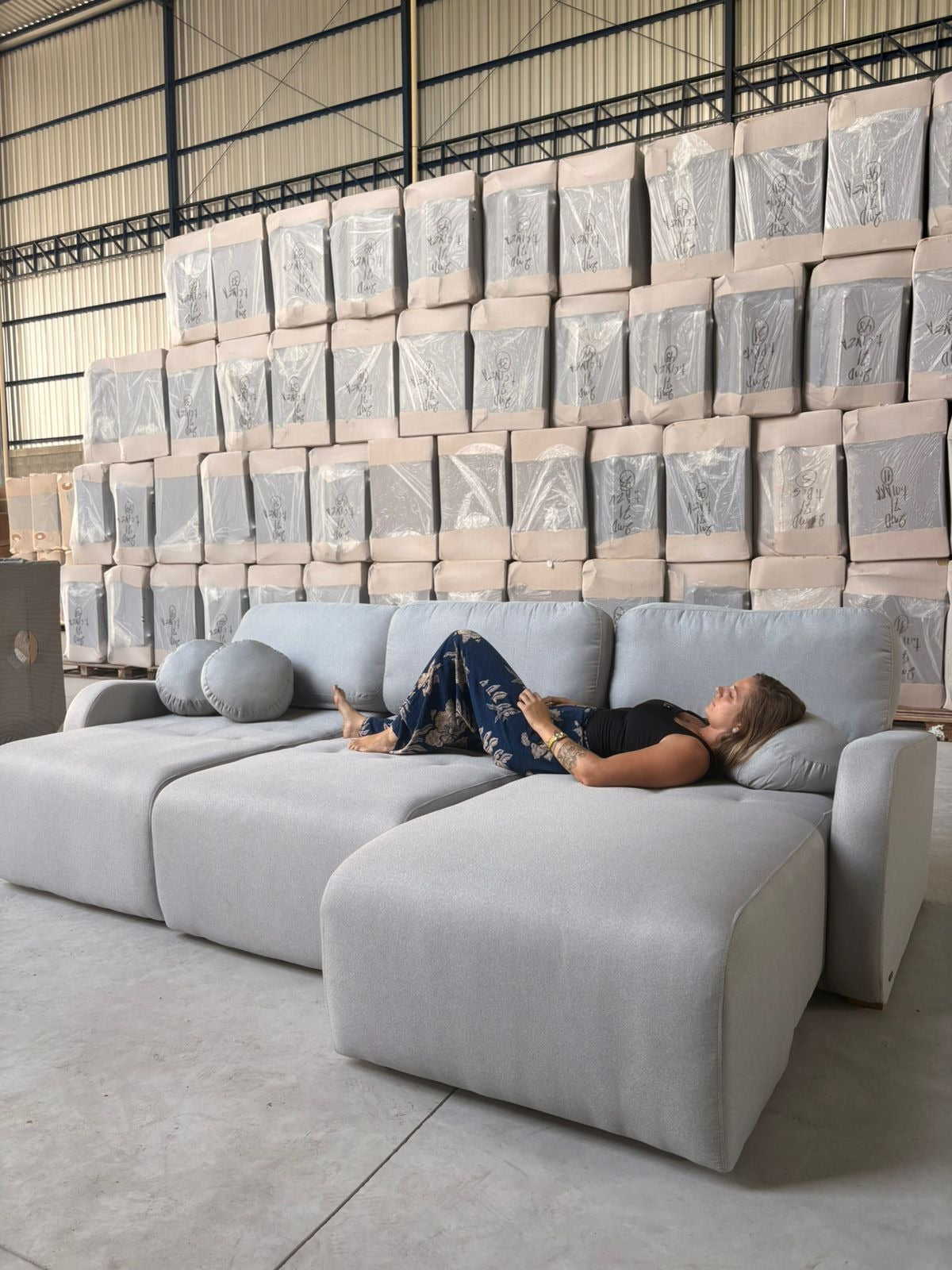 Sofá Cama Retrátil Bellagio 3,00 m Linho Cinza 19 – CONFORT LAR ESTOFADOS
