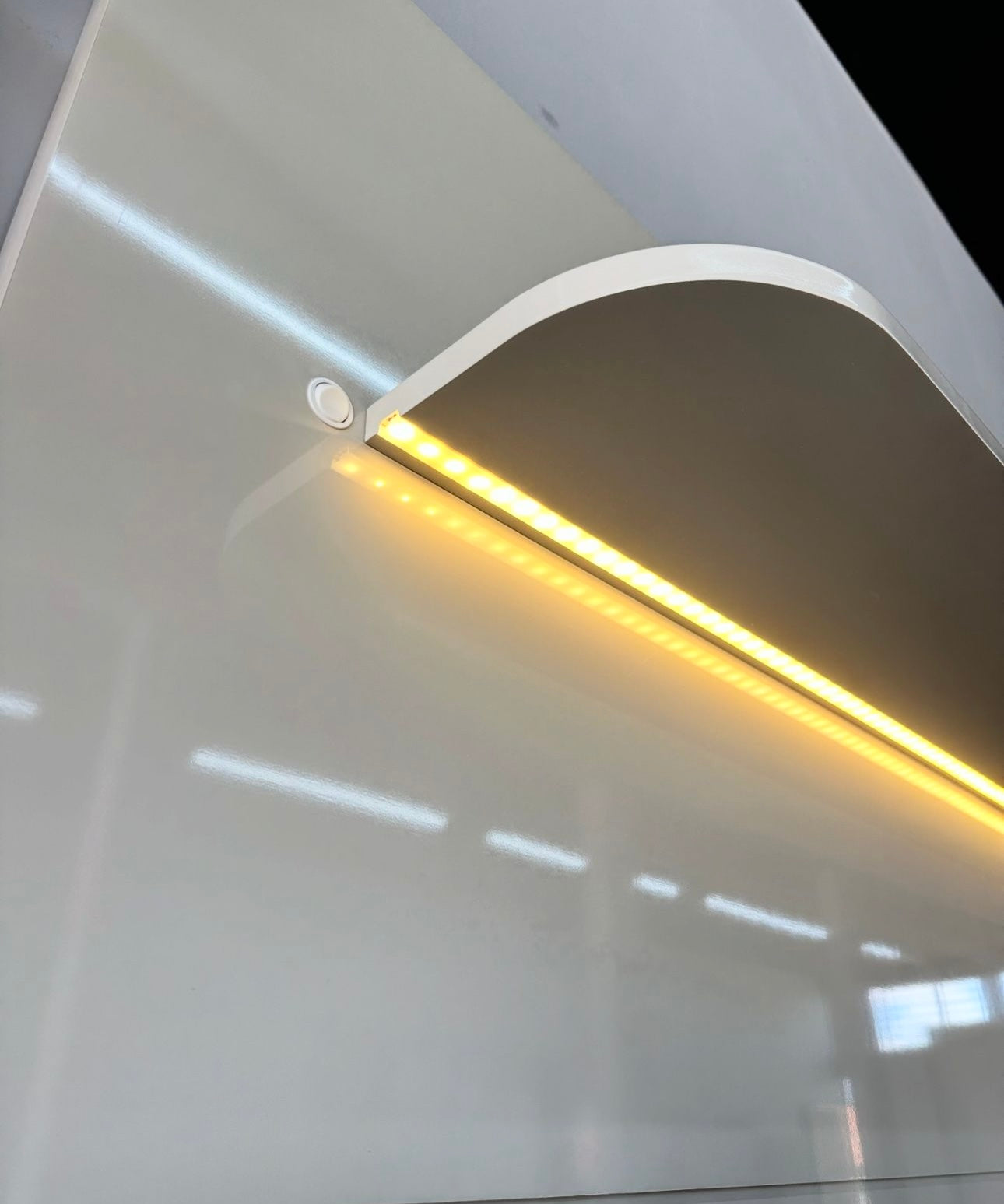 Home até 85″ Royal 220 Off White – GELIUS - Móveis furniture