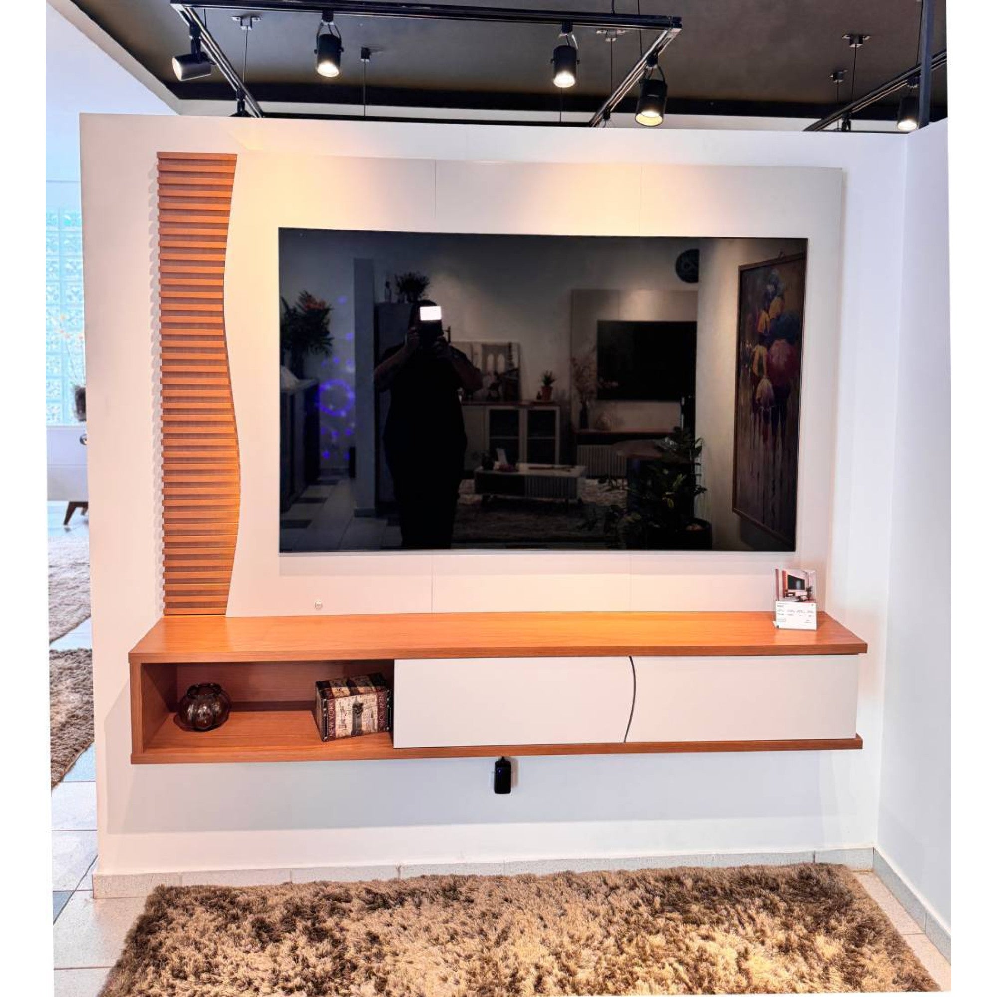 Home Suspenso Egeu para Tvs até 65" - Off White Matte / Freijó