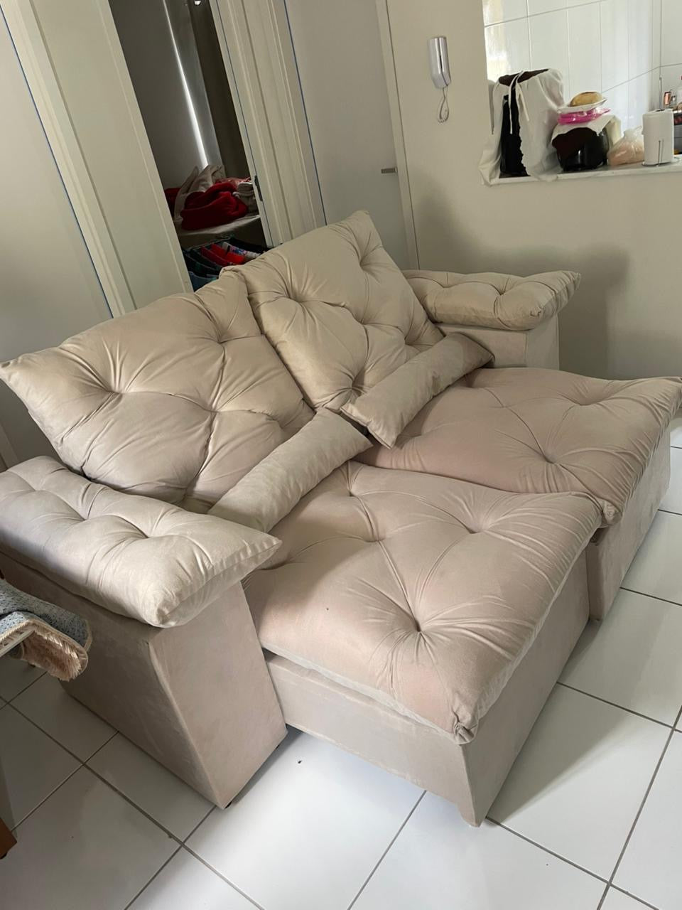 SOFÁ RETRÁTIL DOM DJ ESTOFADOS RJ BEJE