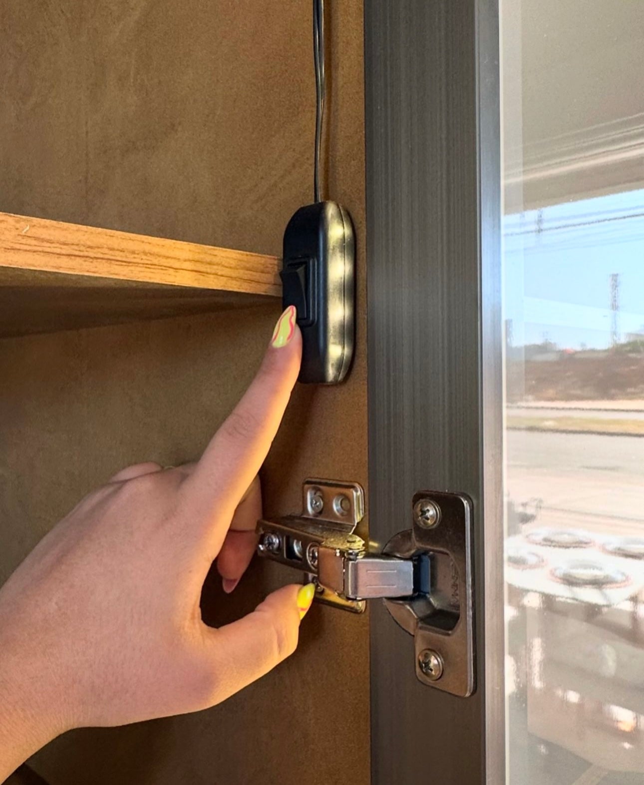 Roupeiro Absolut New Reflecta 6P c LED Pes Ntl.Off Gelius - Móveis furniture