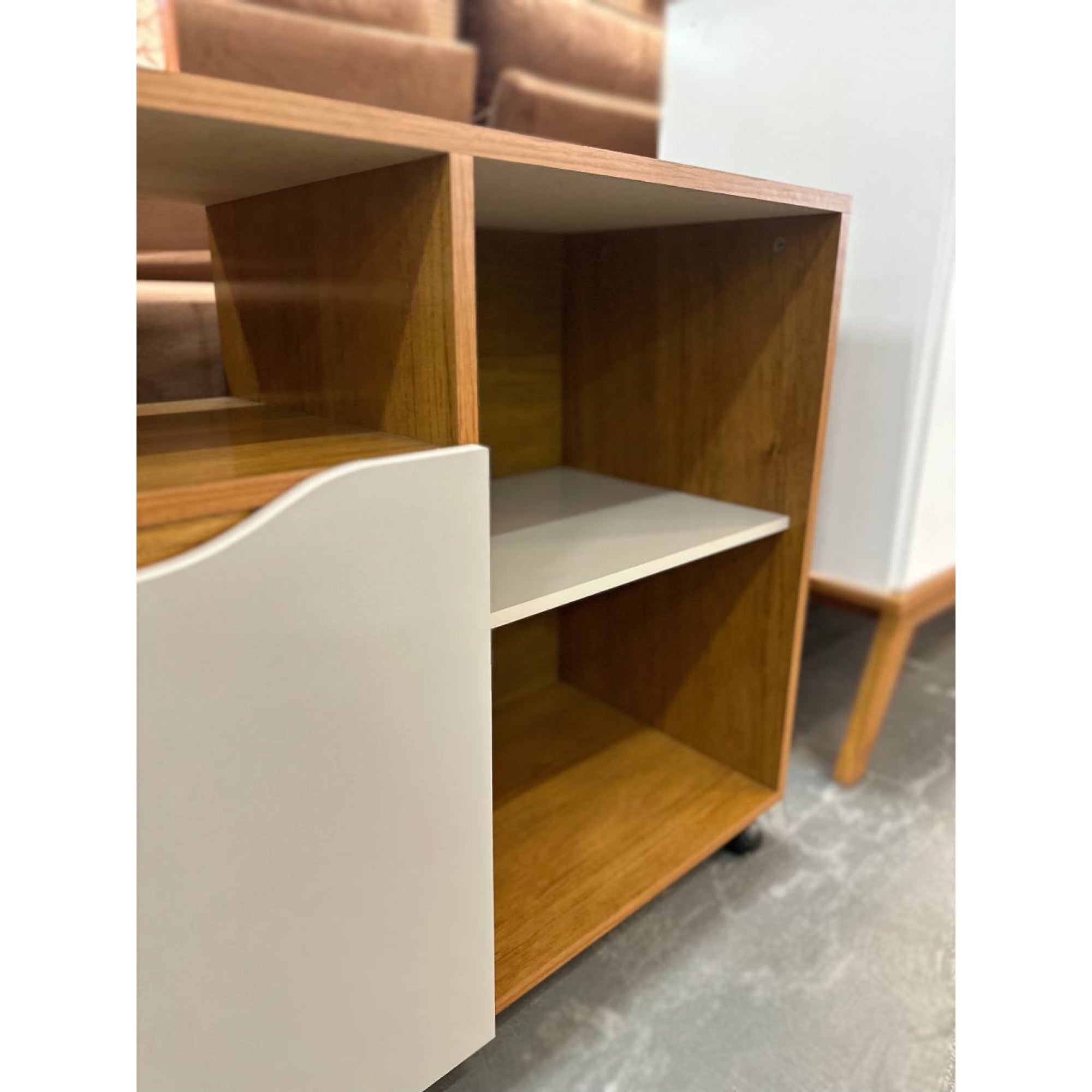 Rack Seleto para TV até 49 Polegadas Cinamomo/Off JCM - Móveis furniture