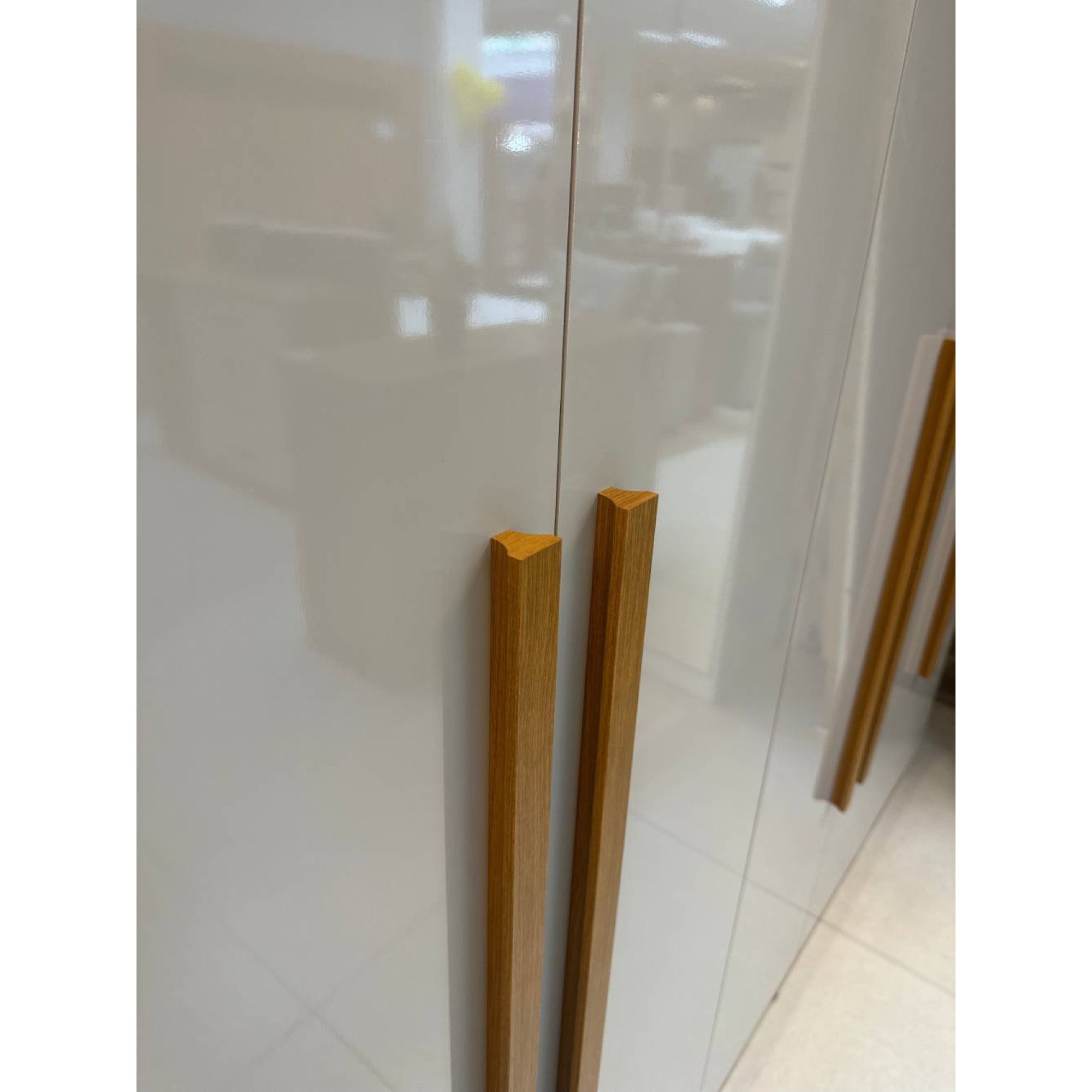 Roupeiro 6 Portas 4 Gavetas Veneza Larg. 2.39m Cinamomo/Off Tcil - Móveis furniture