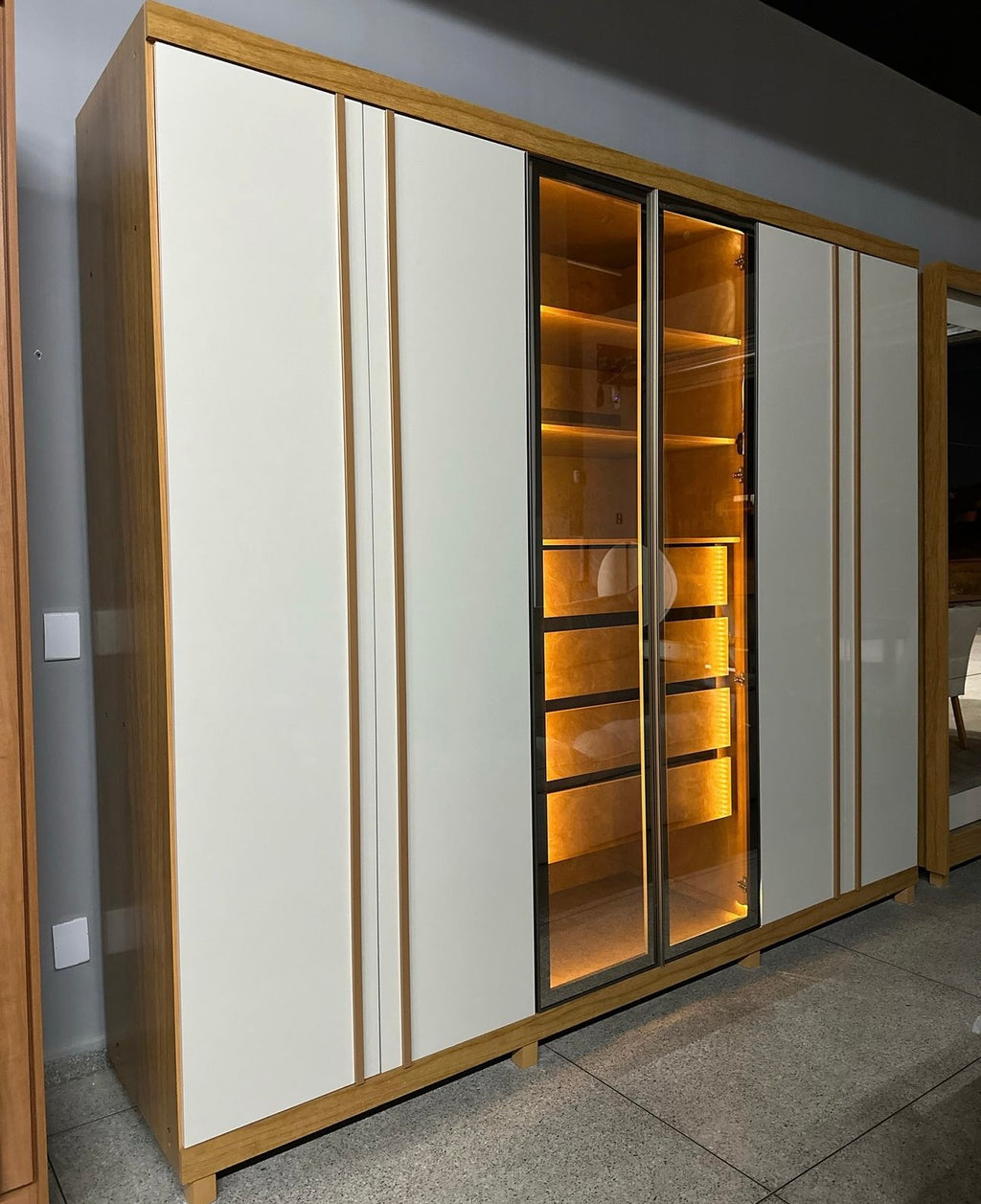 Roupeiro Absolut New Reflecta 6P c LED Pes Ntl.Off Gelius - Móveis furniture