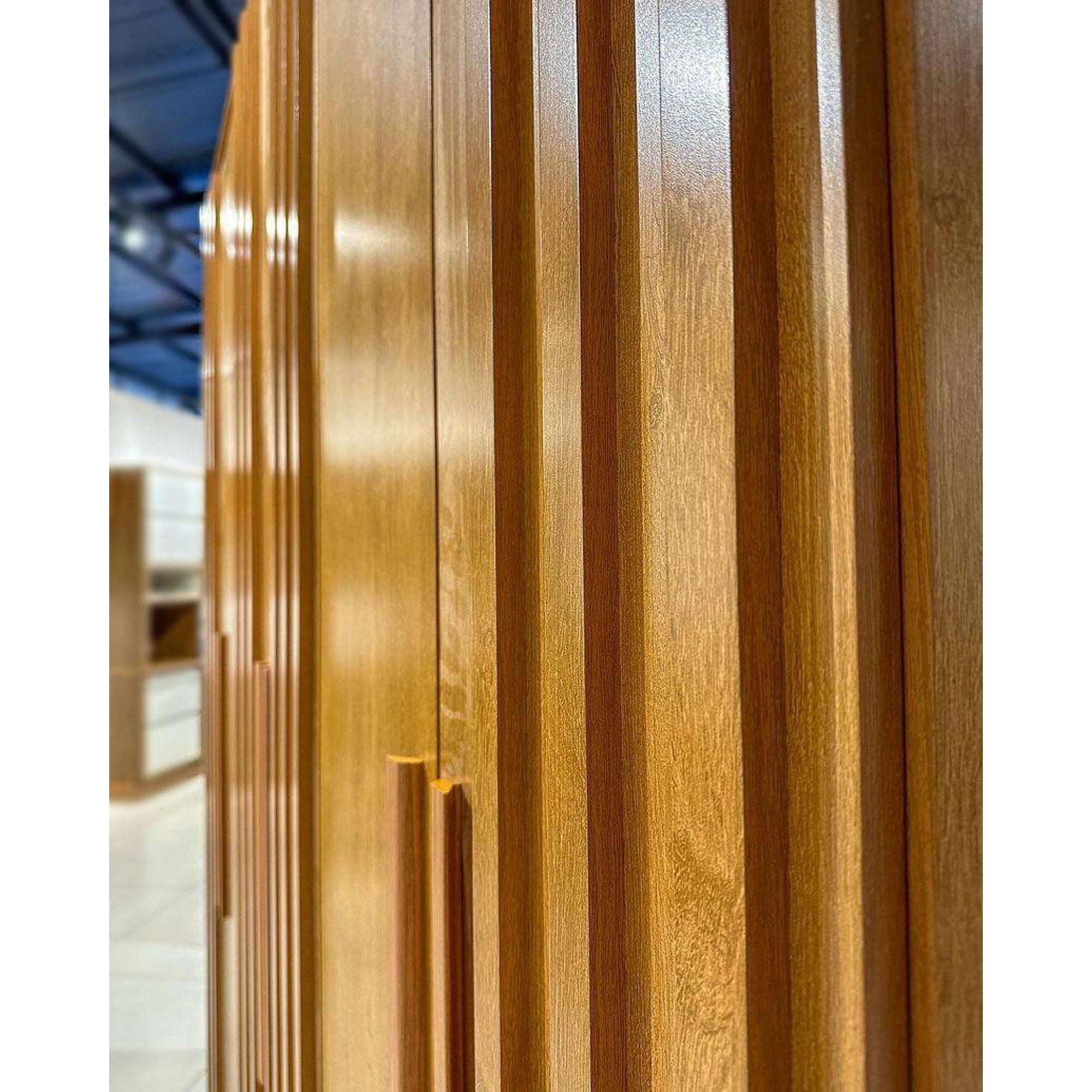 Roupeiro Oxford 6P sendo 4P Ripadas e 4G Peroba