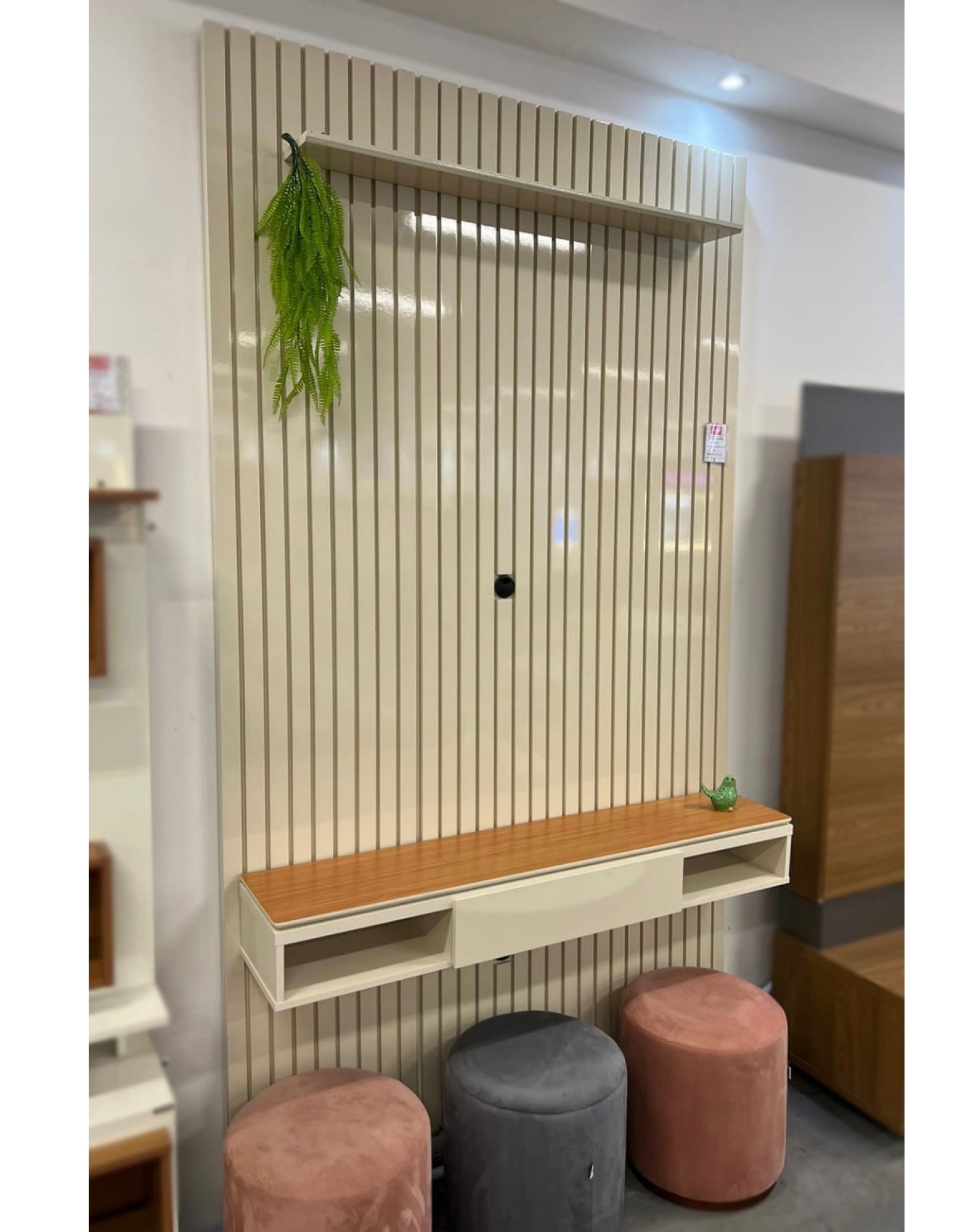 Painel Arbo 1.35 + Nicho Universal 1.35 - Off White - Móveis furniture