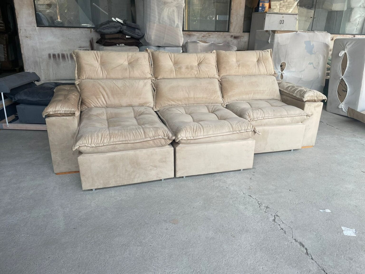 Sofá Retrátil e Reclinável Imperial 2,75 m Veludo Jolie Bege 03 – IMPERIAL DECOR - Móveis furniture