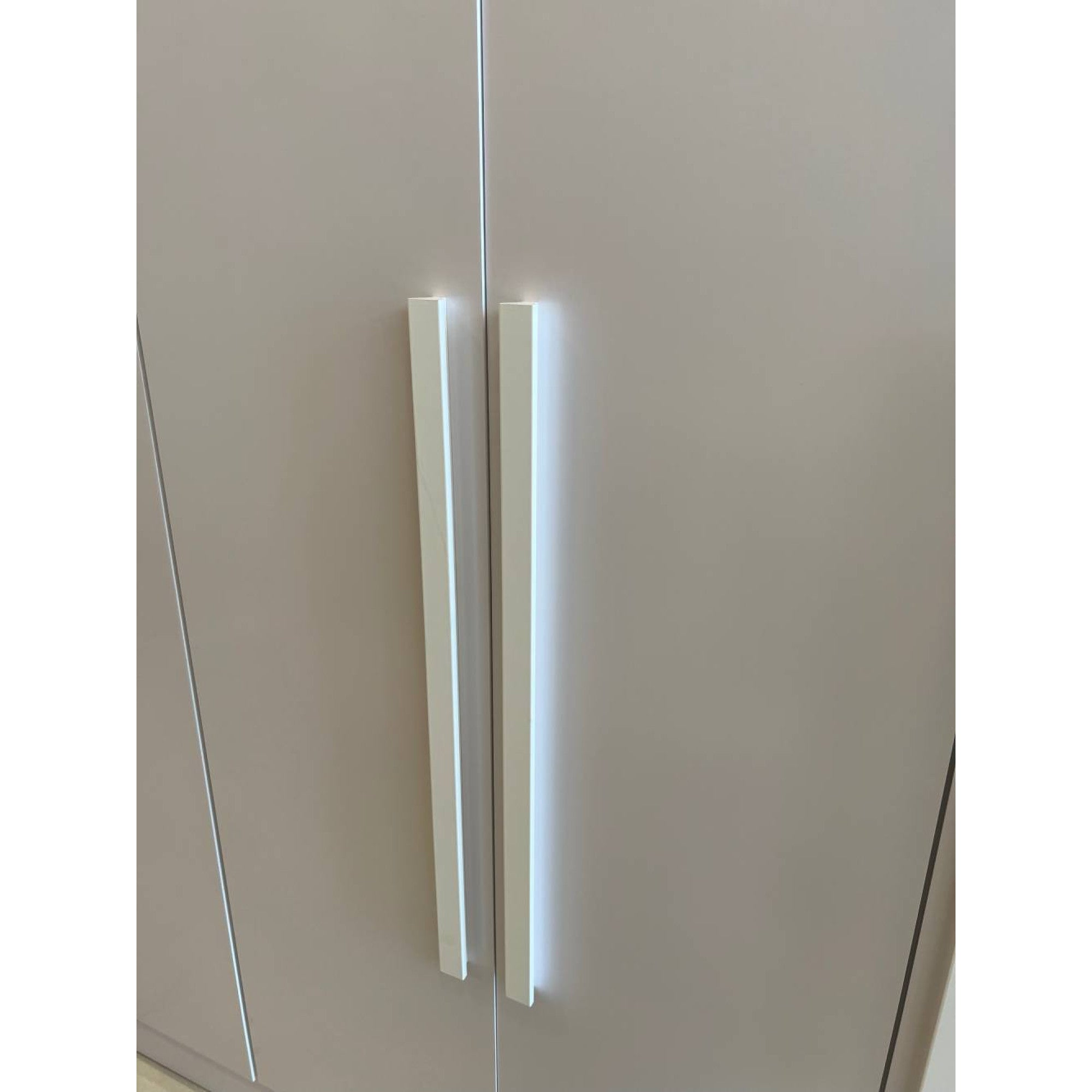 Roupeiro 6 Portas 4 Gavetas Veneza Larg. 2.39m Neve Tcil - Móveis furniture