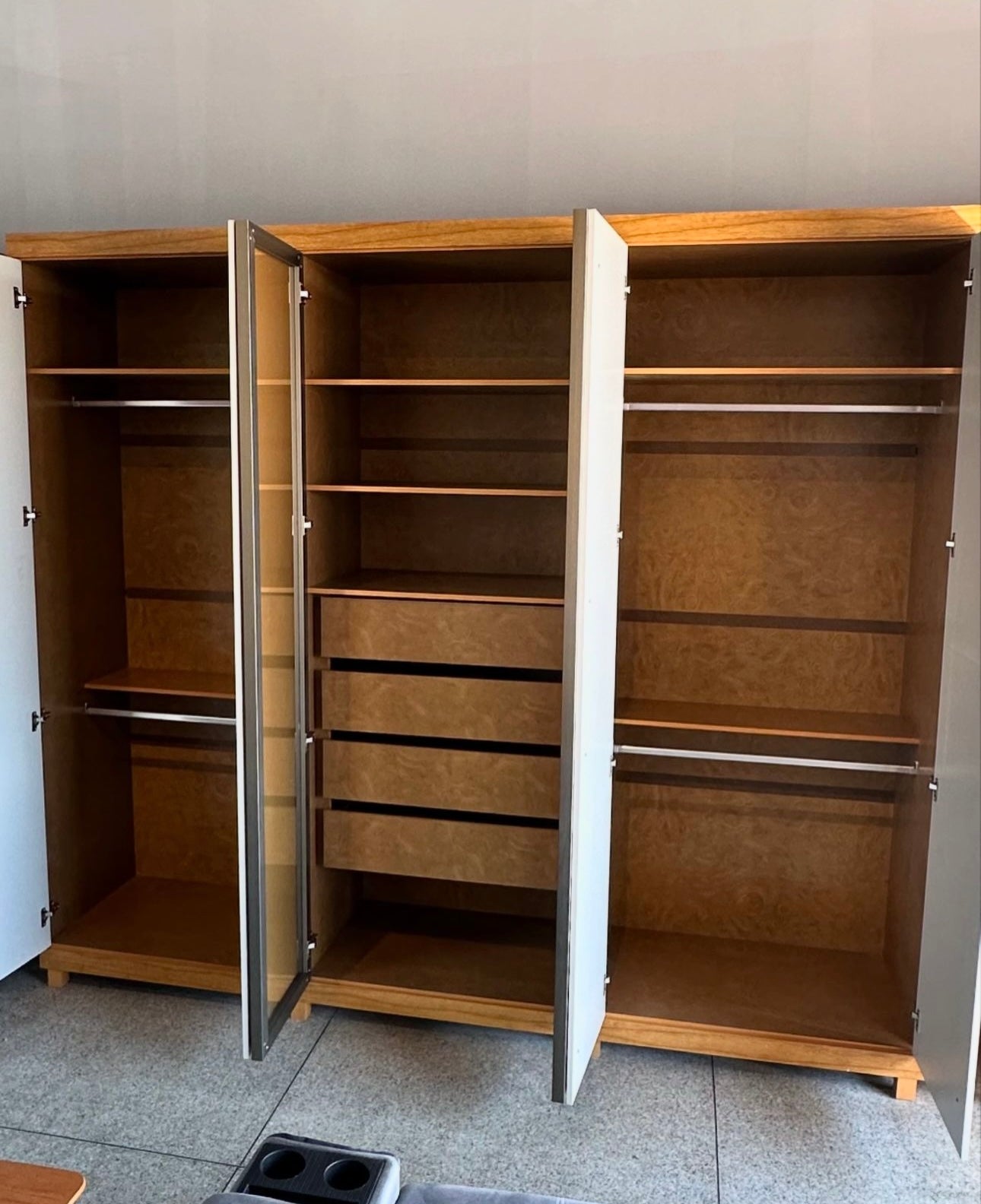 Roupeiro Absolut New Reflecta 6P c LED Pes Ntl.Off Gelius - Móveis furniture