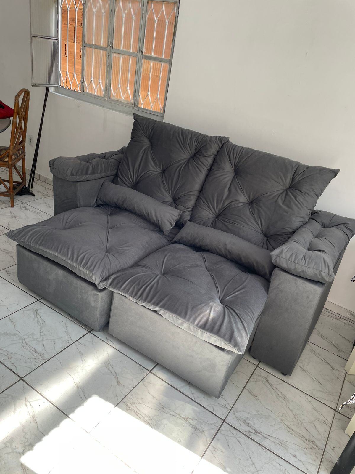 SOFÁ RETRÁTIL DOM DJ ESTOFADOS RJ CINZA