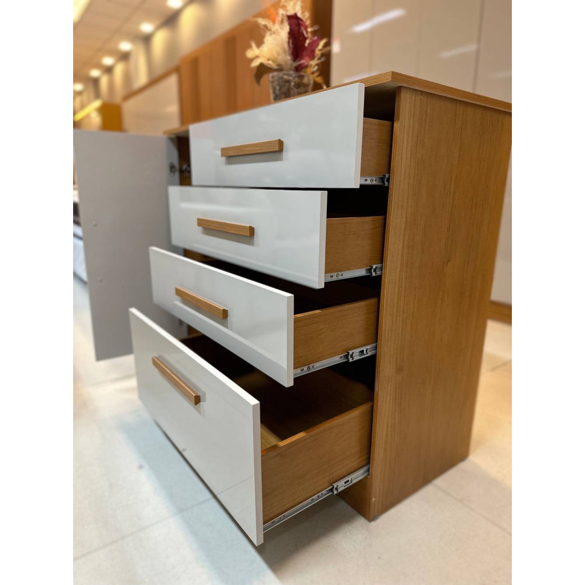 Cômoda Sapateira Chicago 4 Gavetas 1 Porta Tcil – Cinamomo/Off White - Móveis furniture