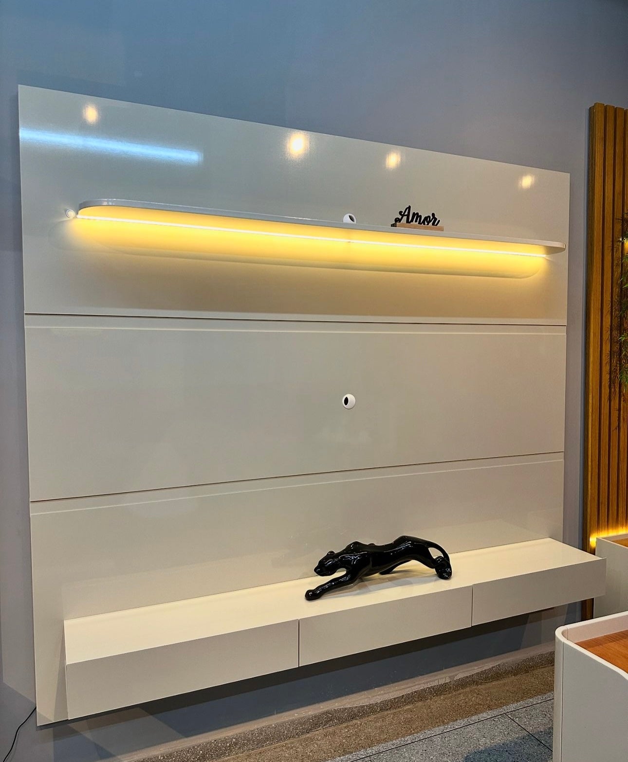 Home até 85″ Royal 220 Off White – GELIUS - Móveis furniture