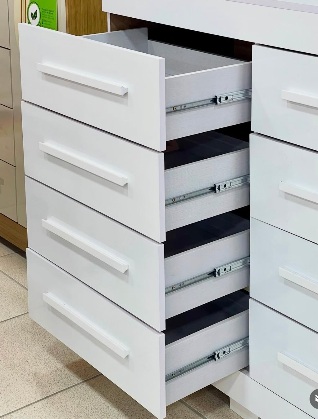 Cômoda Nalu 8 Gavetas branca