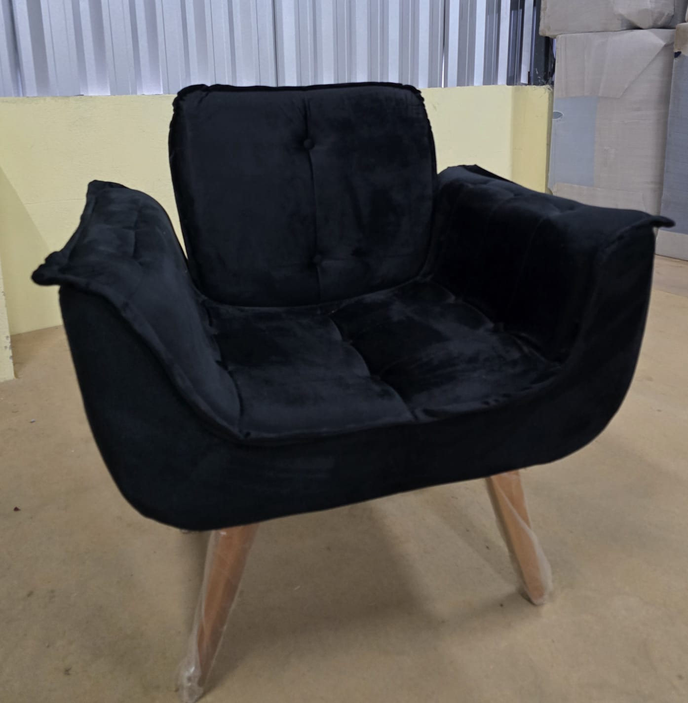 Poltrona Graziela Veludo Inca Preto AL Estofados