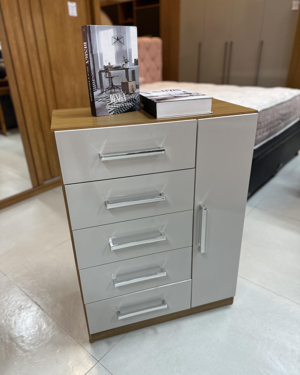 Cômoda Corais 5 Gavetas 1 Porta Larg. 0.68m Cinamomo/Off